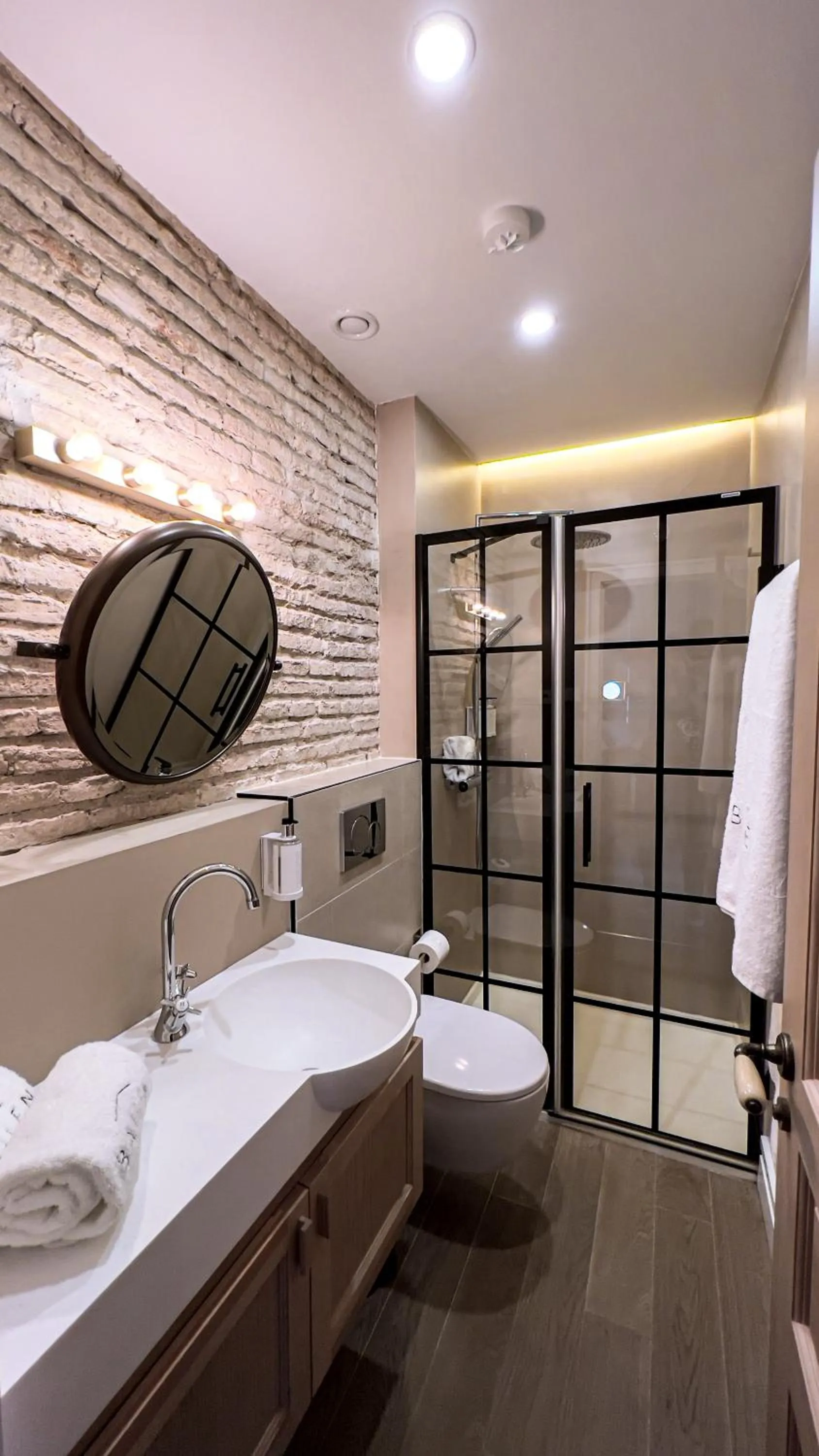 Bathroom in Casa Bailen Sevilla