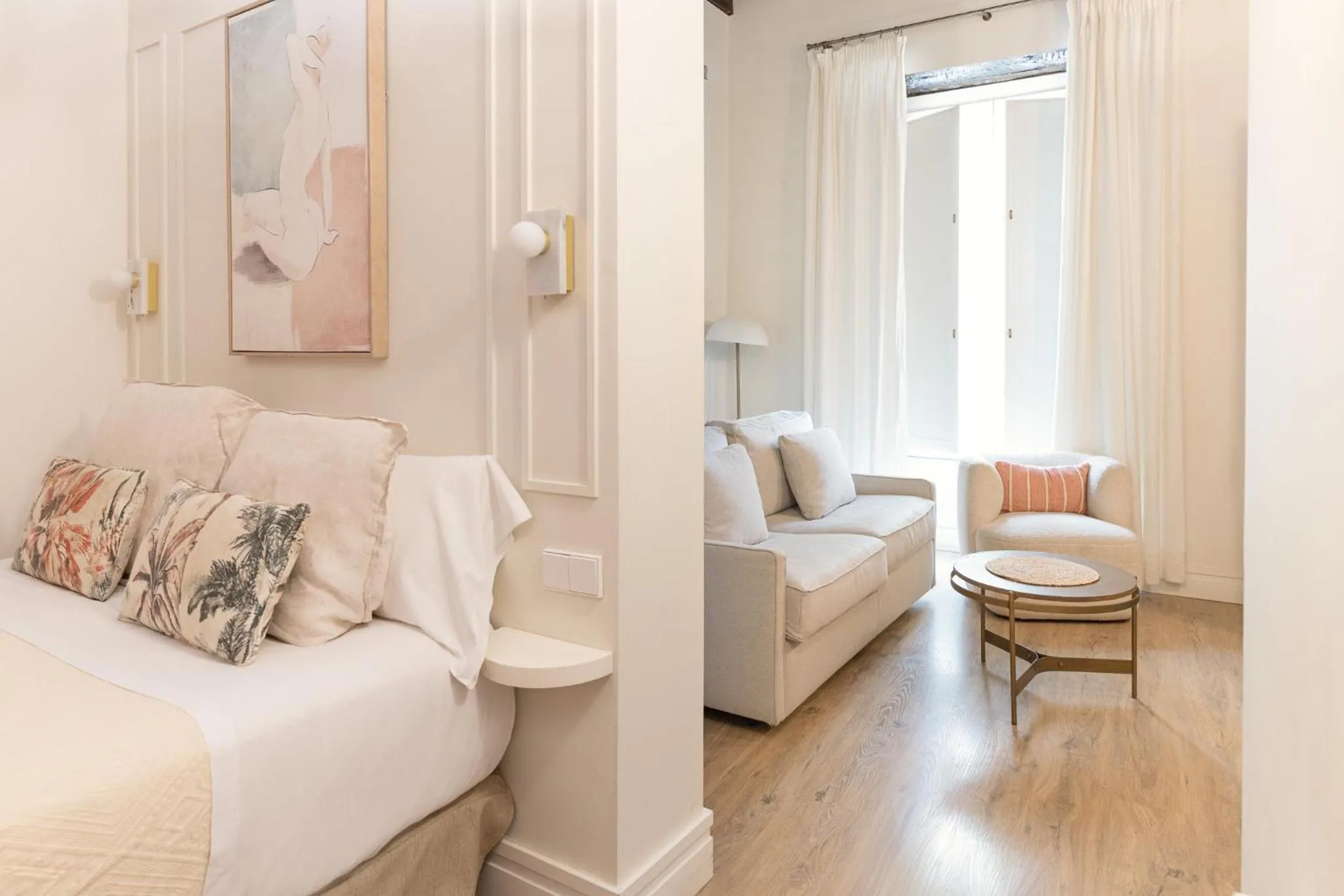 Living room, Bed in Casa Bailen Sevilla