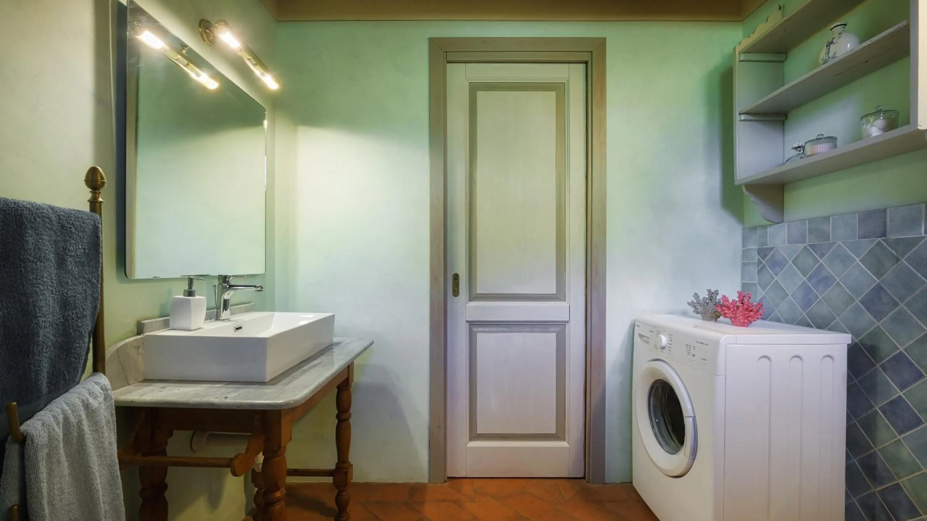 Bathroom in Villa Zaca 6, Emma Villas