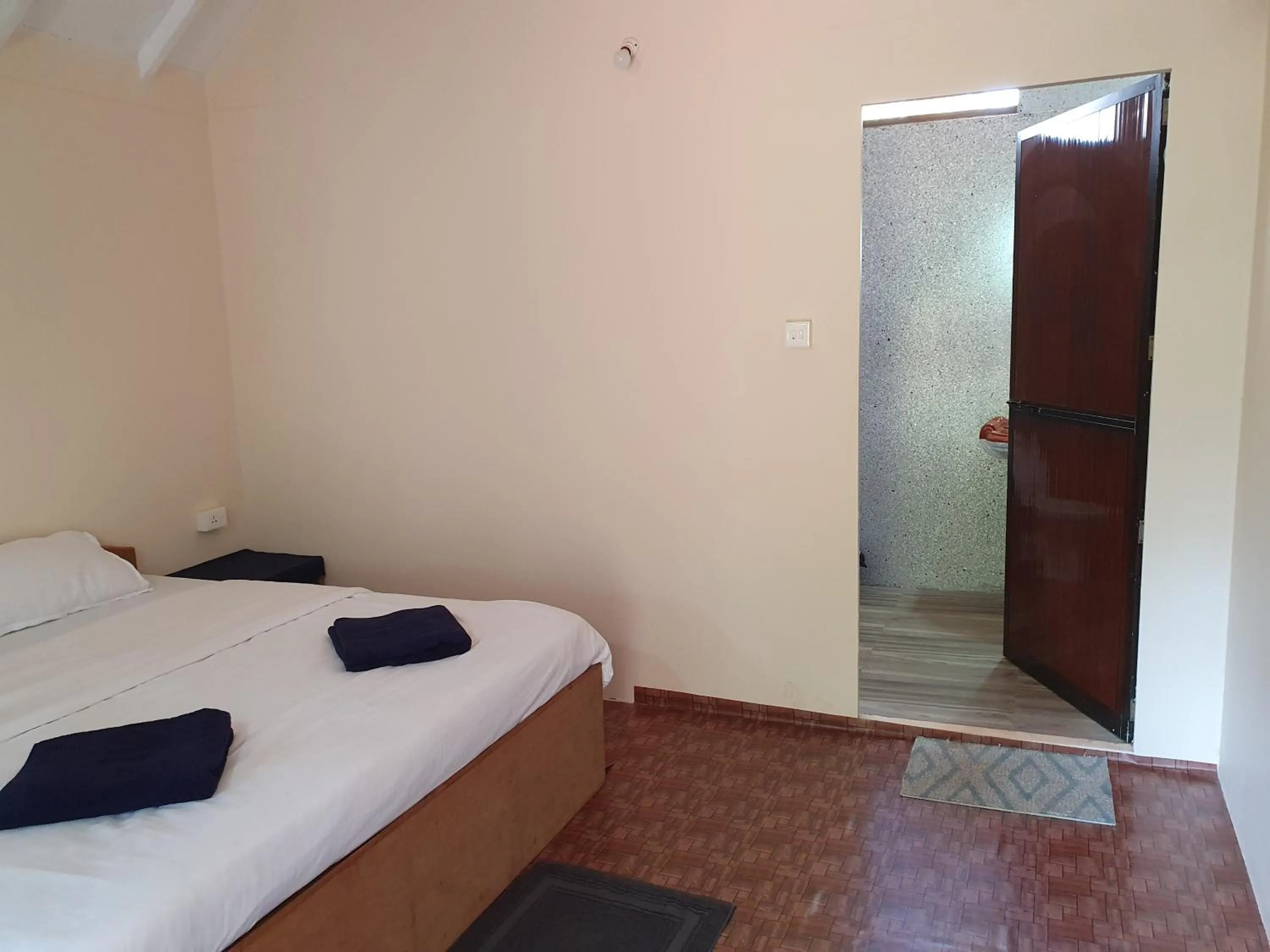 Photo of the whole room, Bed in Saxony Beach Huts