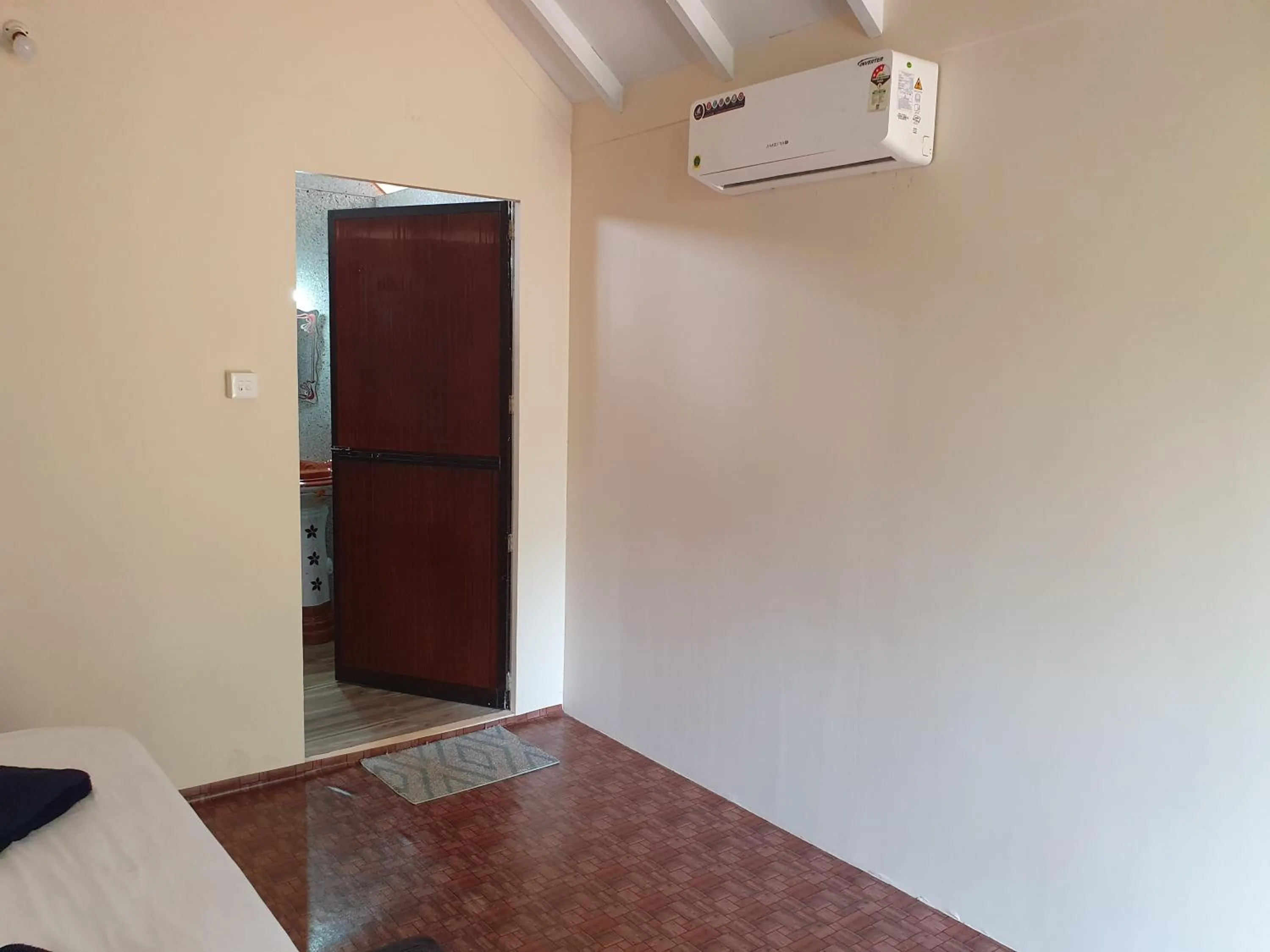 Photo of the whole room in Saxony Beach Huts