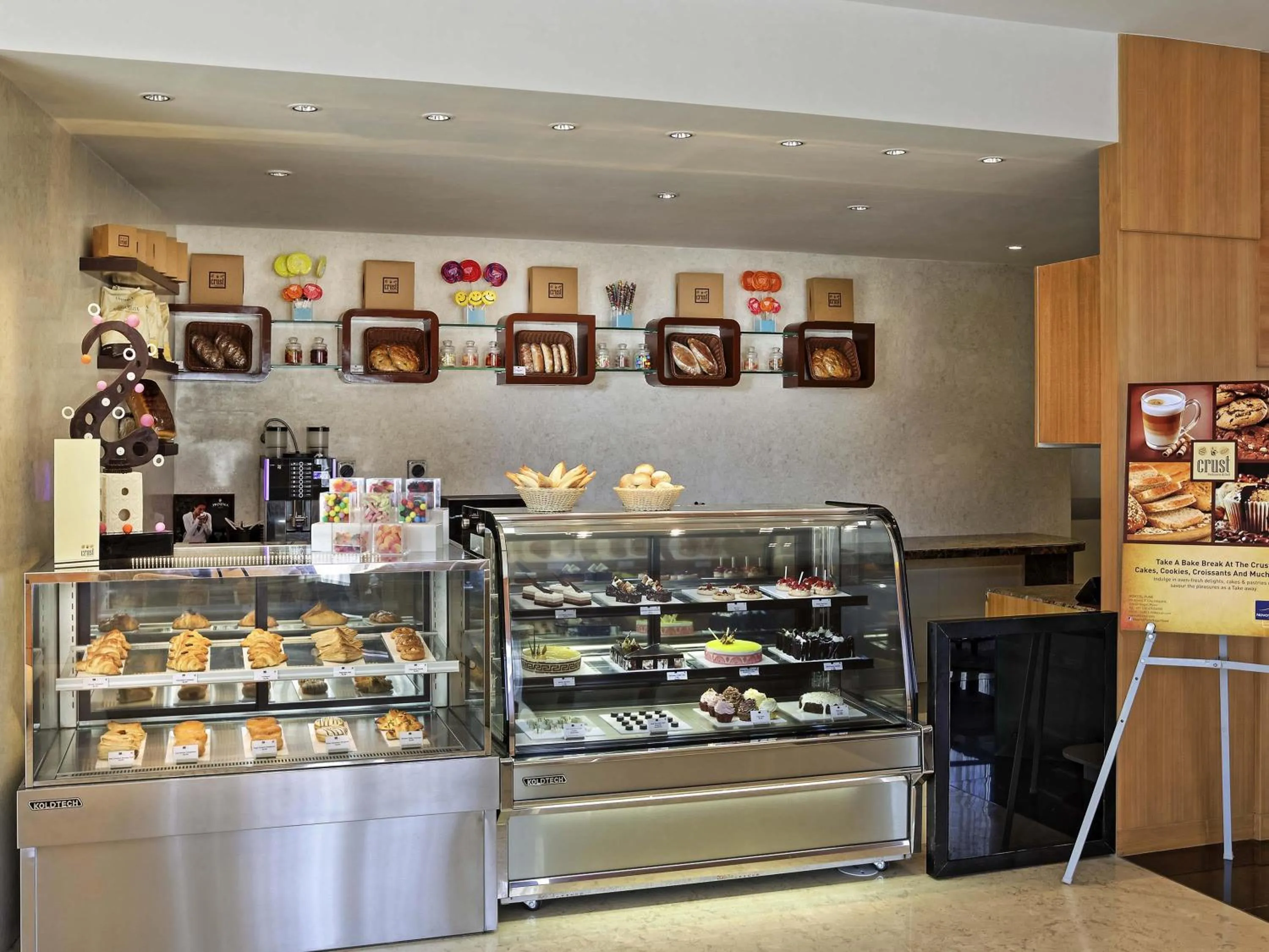 Restaurant/places to eat in Novotel Pune Viman Nagar Road