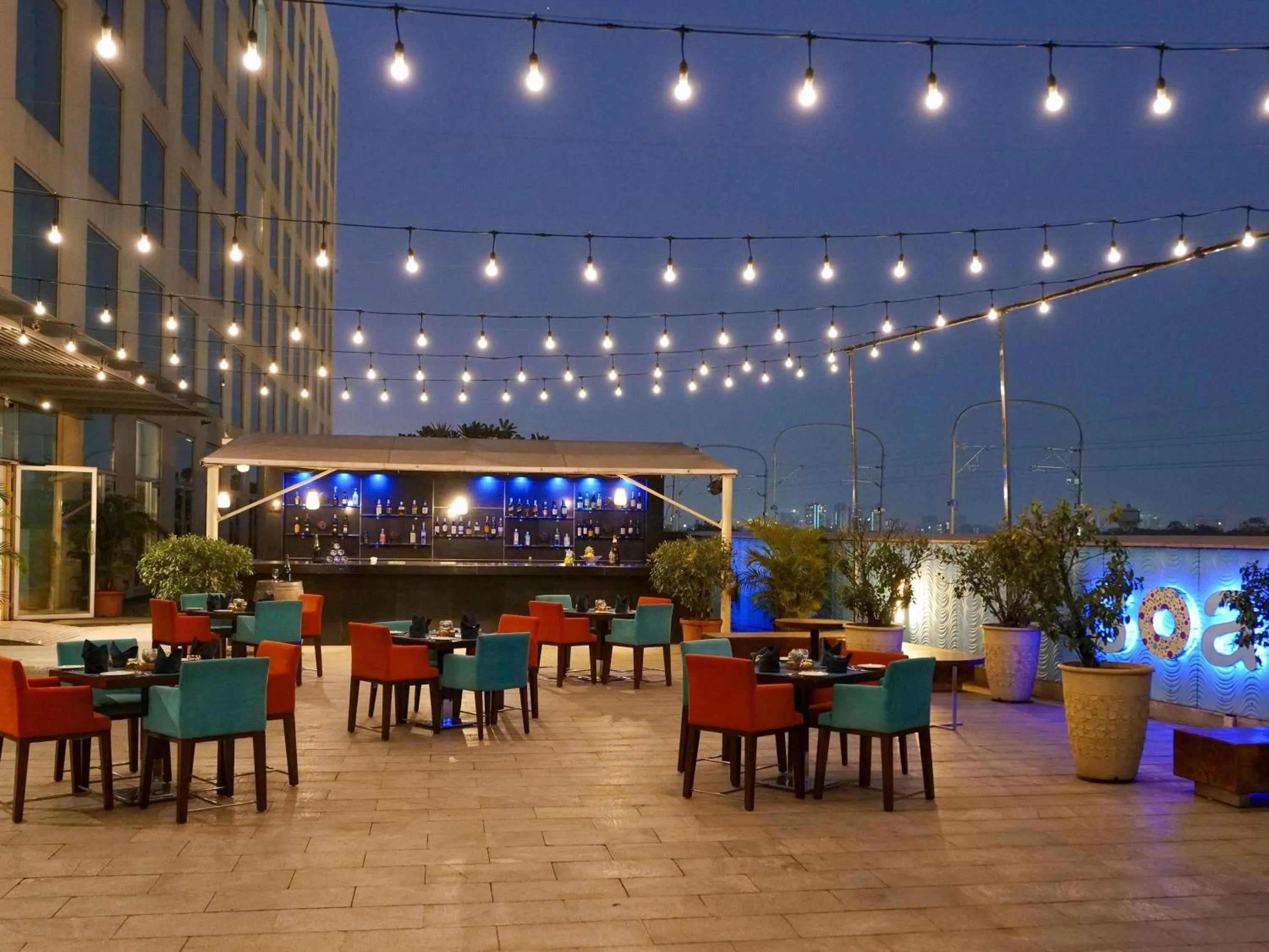 Restaurant/places to eat in Novotel Pune Viman Nagar Road