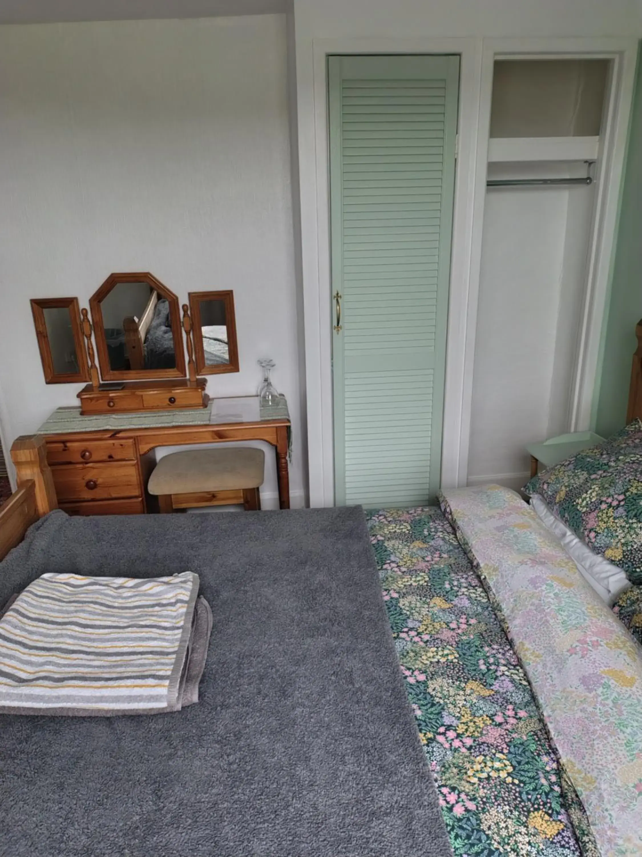 Double Room with Private Bathroom - single occupancy in Sharlands Farm Bed and Breakfast Double Room with Private Bathroom - single occupancy in Sharlands Farm Bed and Breakfast