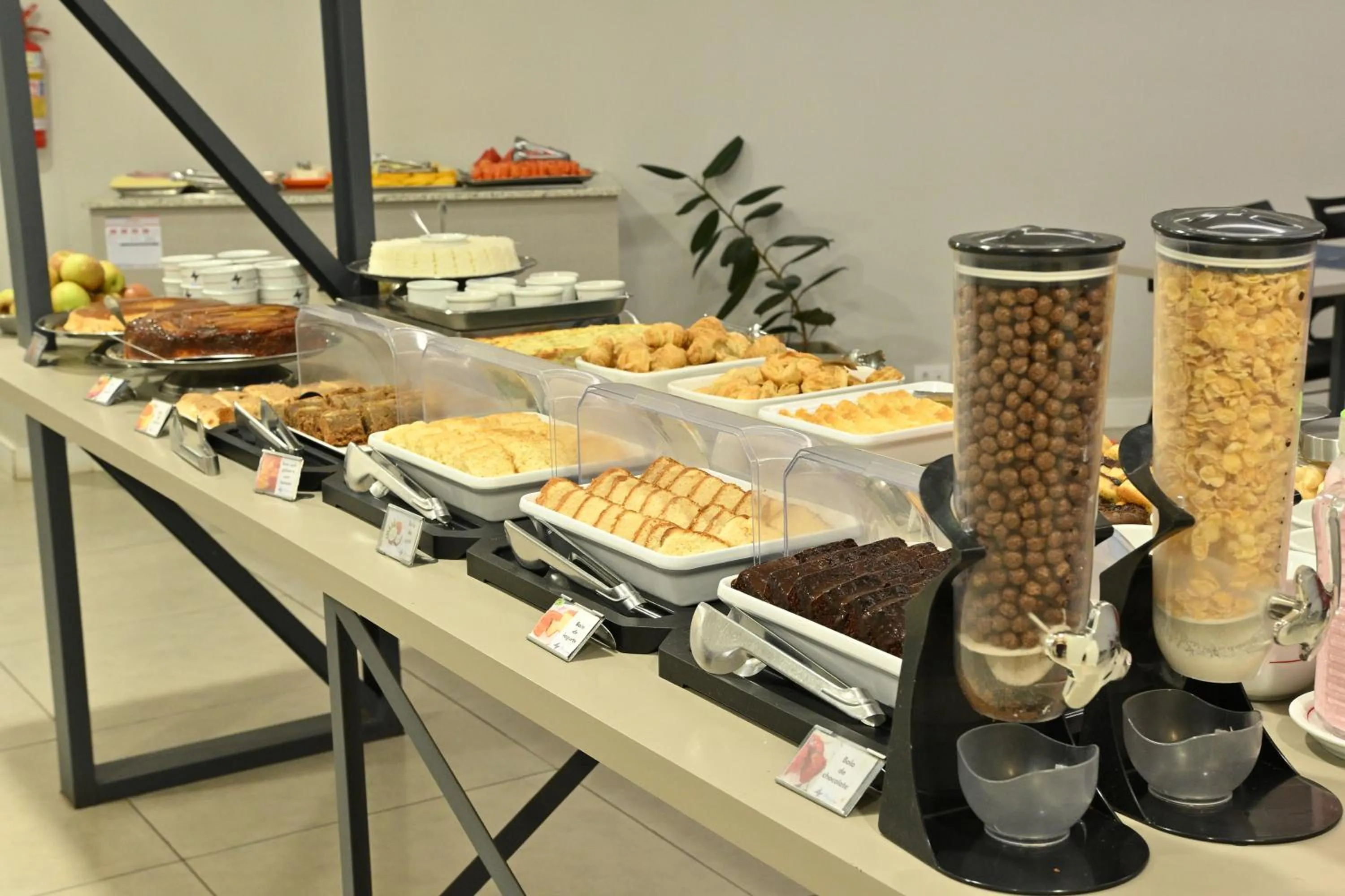 Food and drinks in Hotel PrimeInn