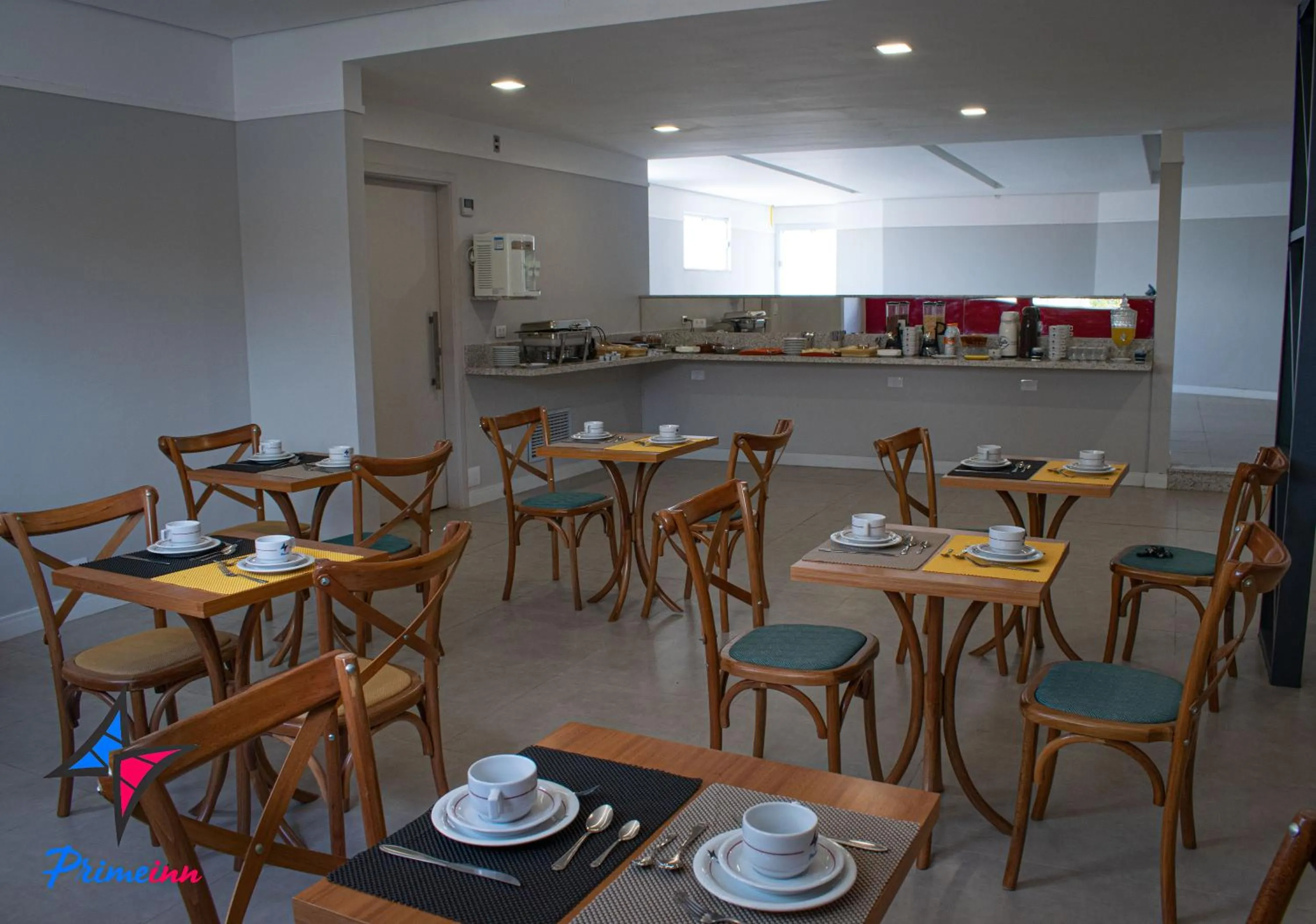 Restaurant/places to eat in Hotel PrimeInn