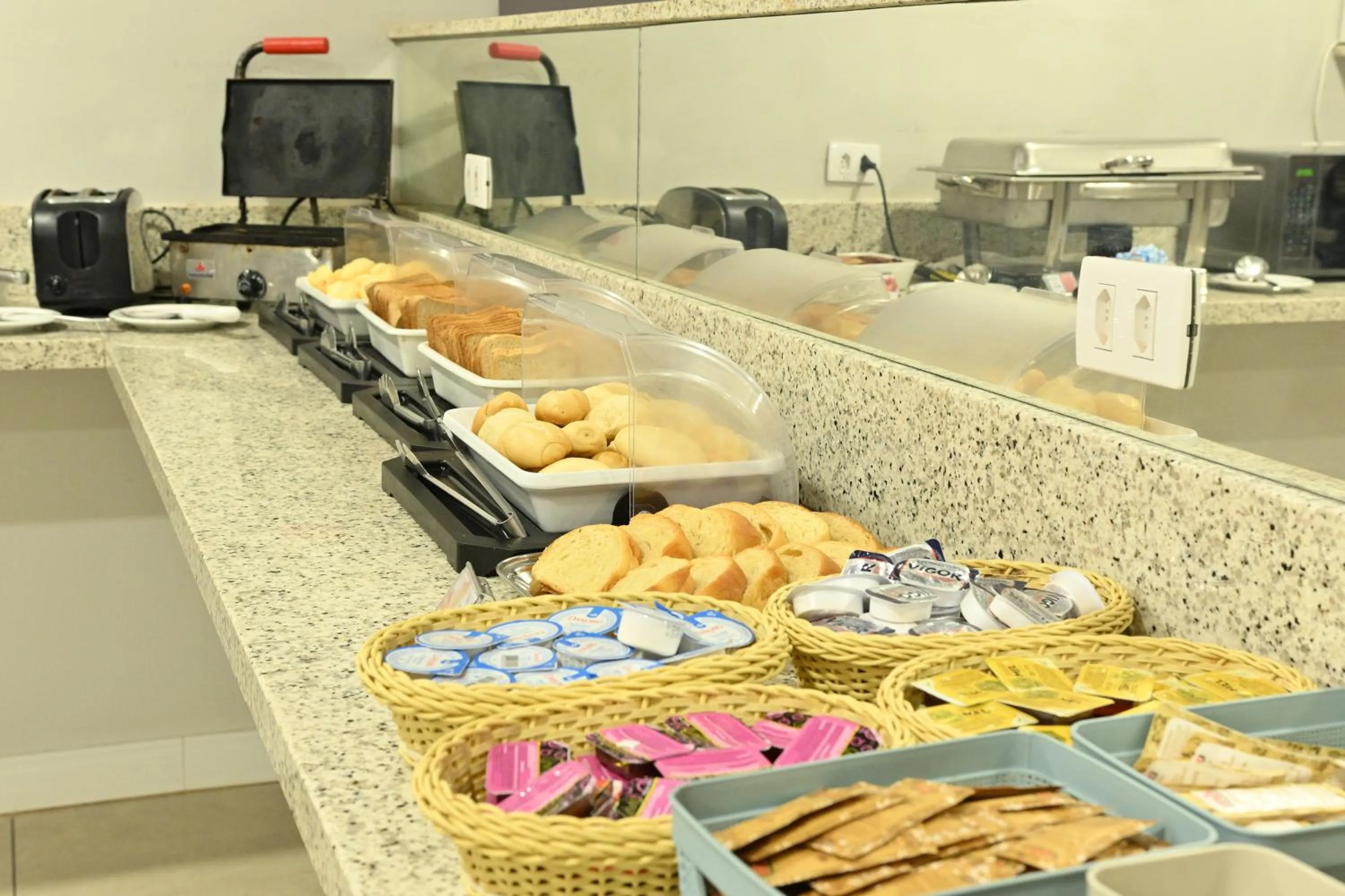 Food and drinks in Hotel PrimeInn