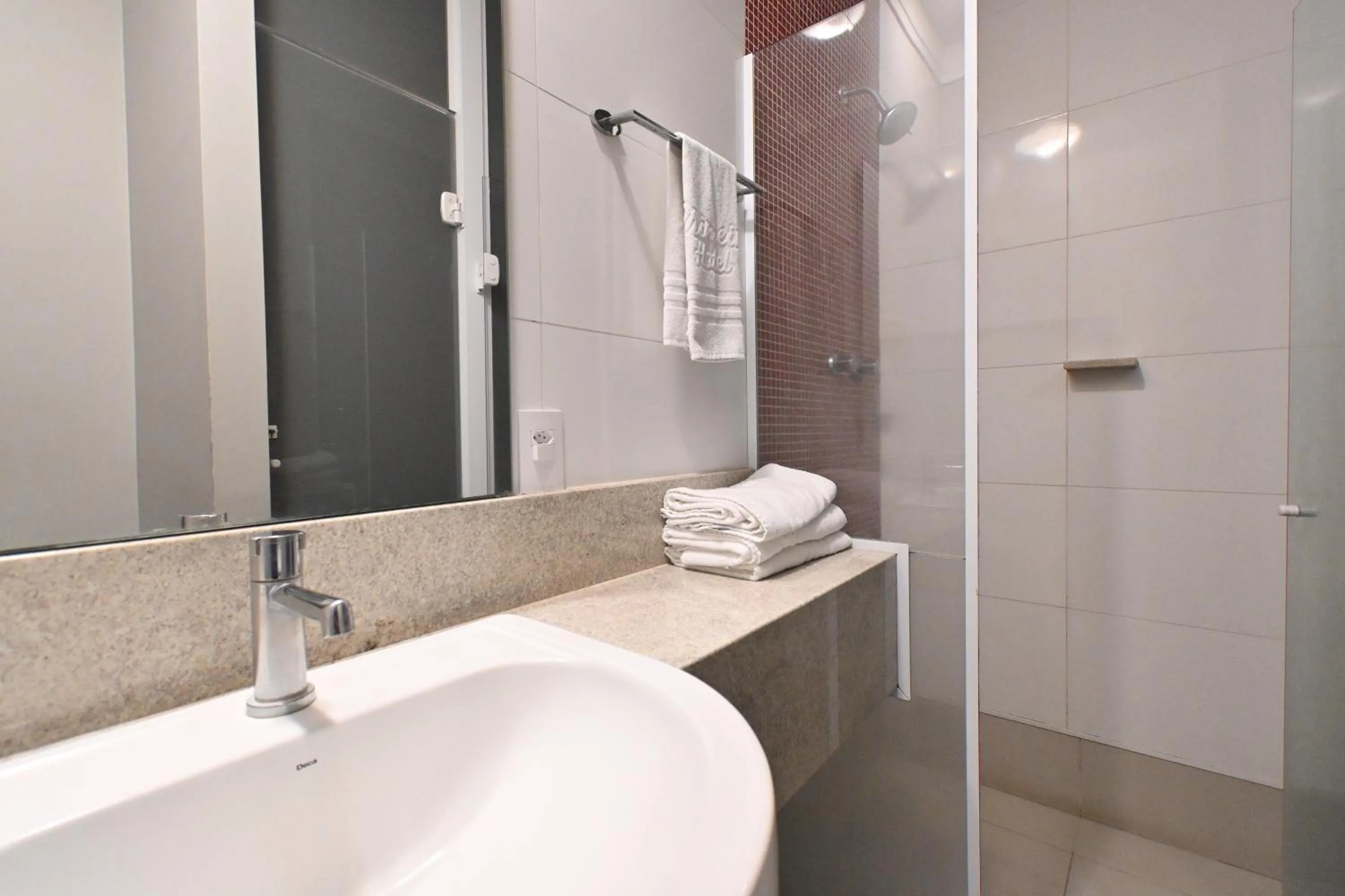 Shower in Hotel PrimeInn