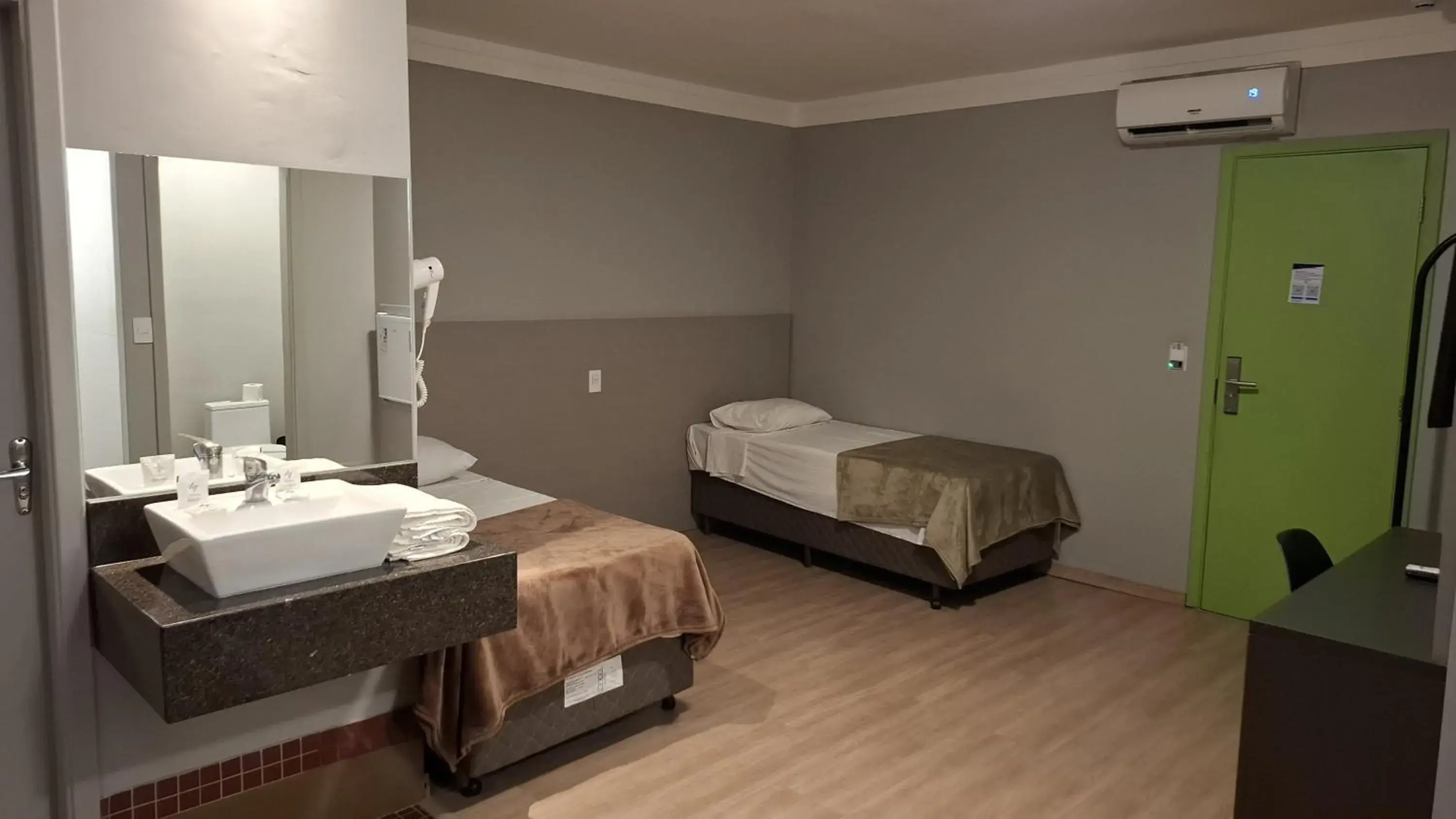 Bed in Hotel PrimeInn Bed in Hotel PrimeInn