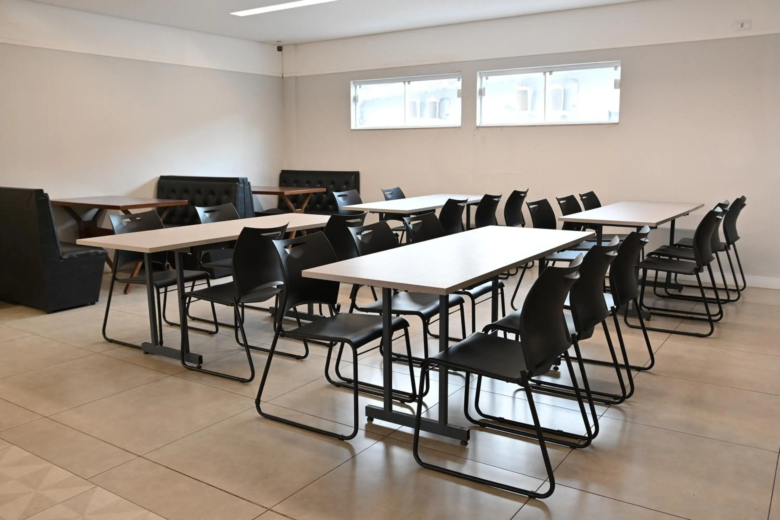 Restaurant/places to eat in Hotel PrimeInn