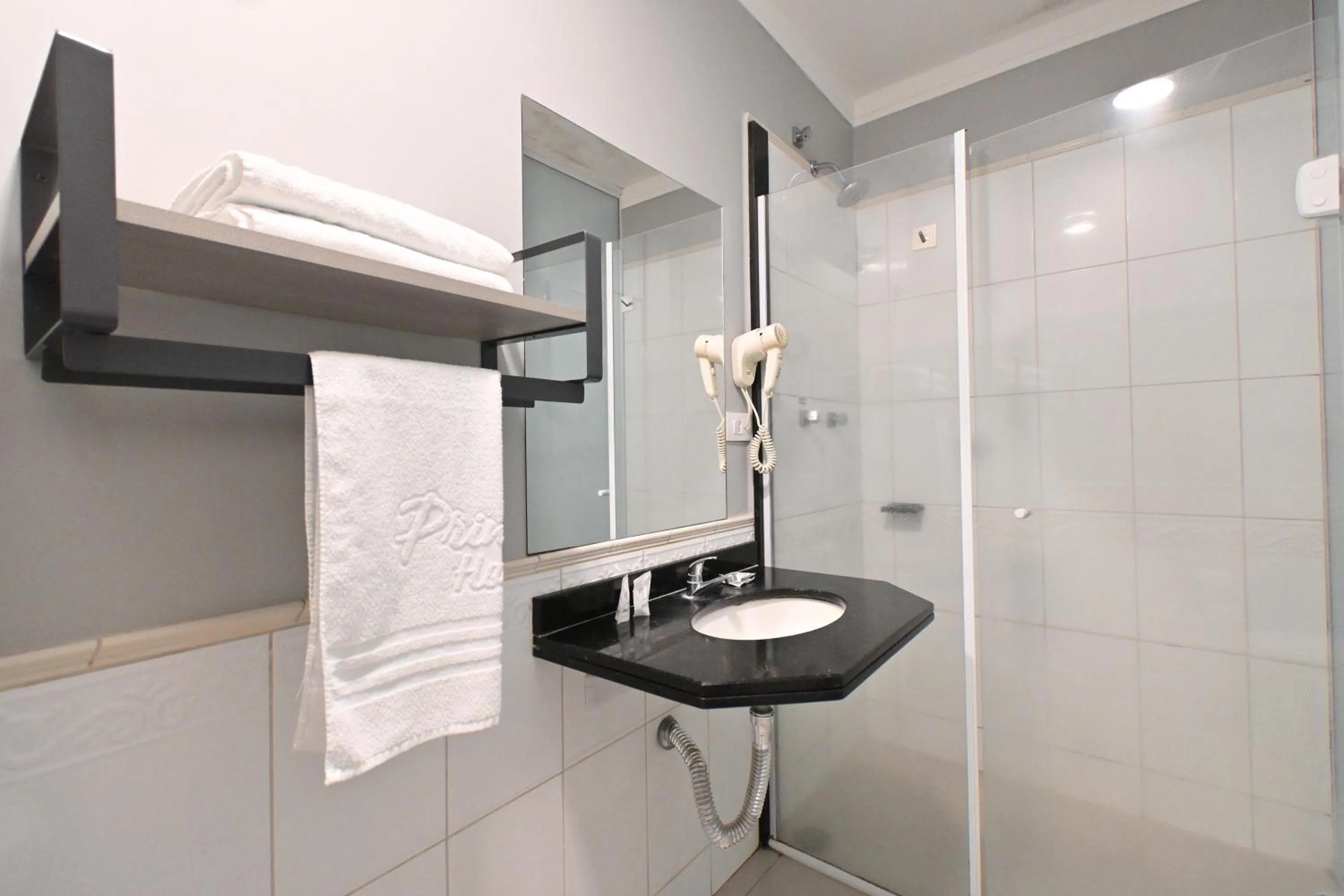 Shower in Hotel PrimeInn