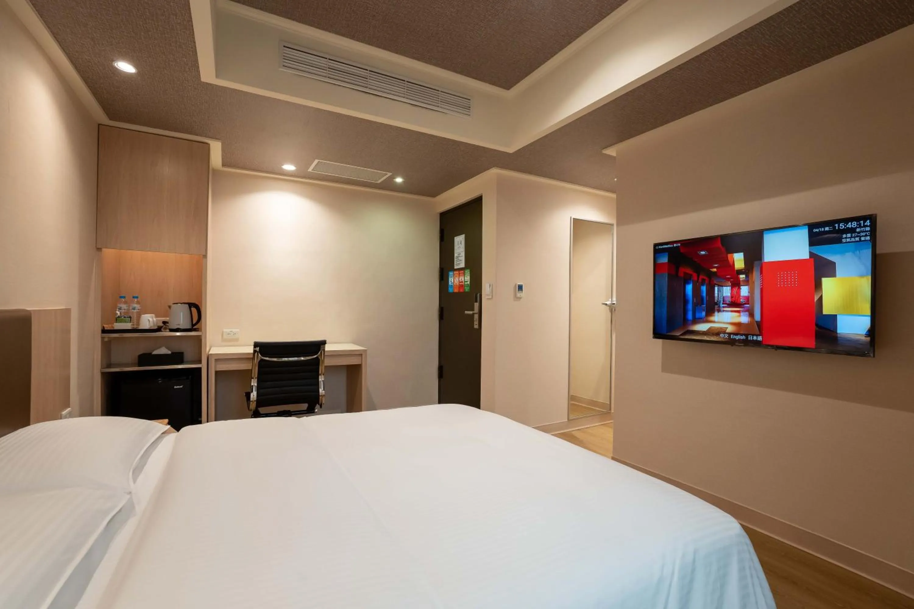 Bed in The Cloud Hotel