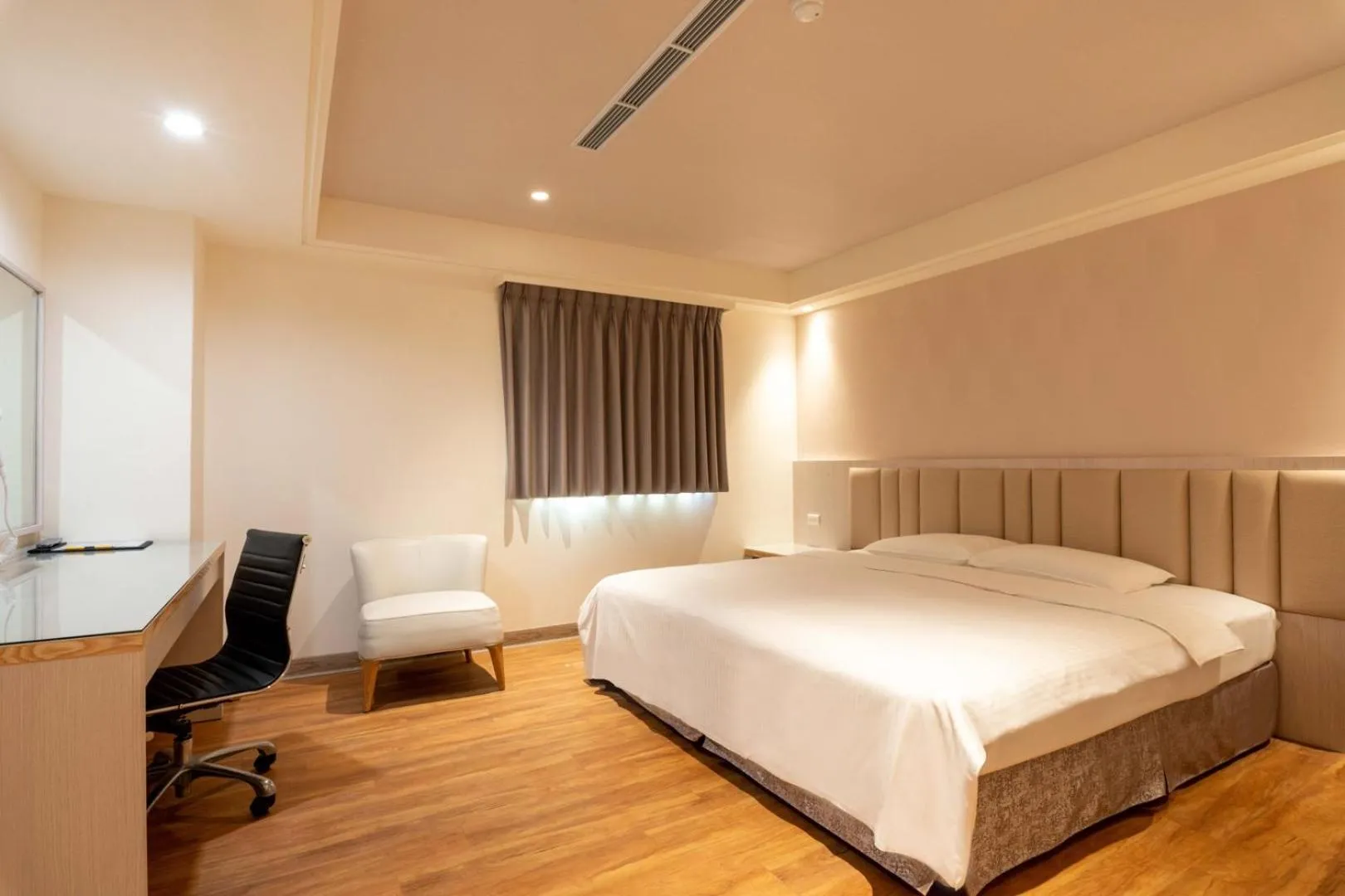 Bed in The Cloud Hotel