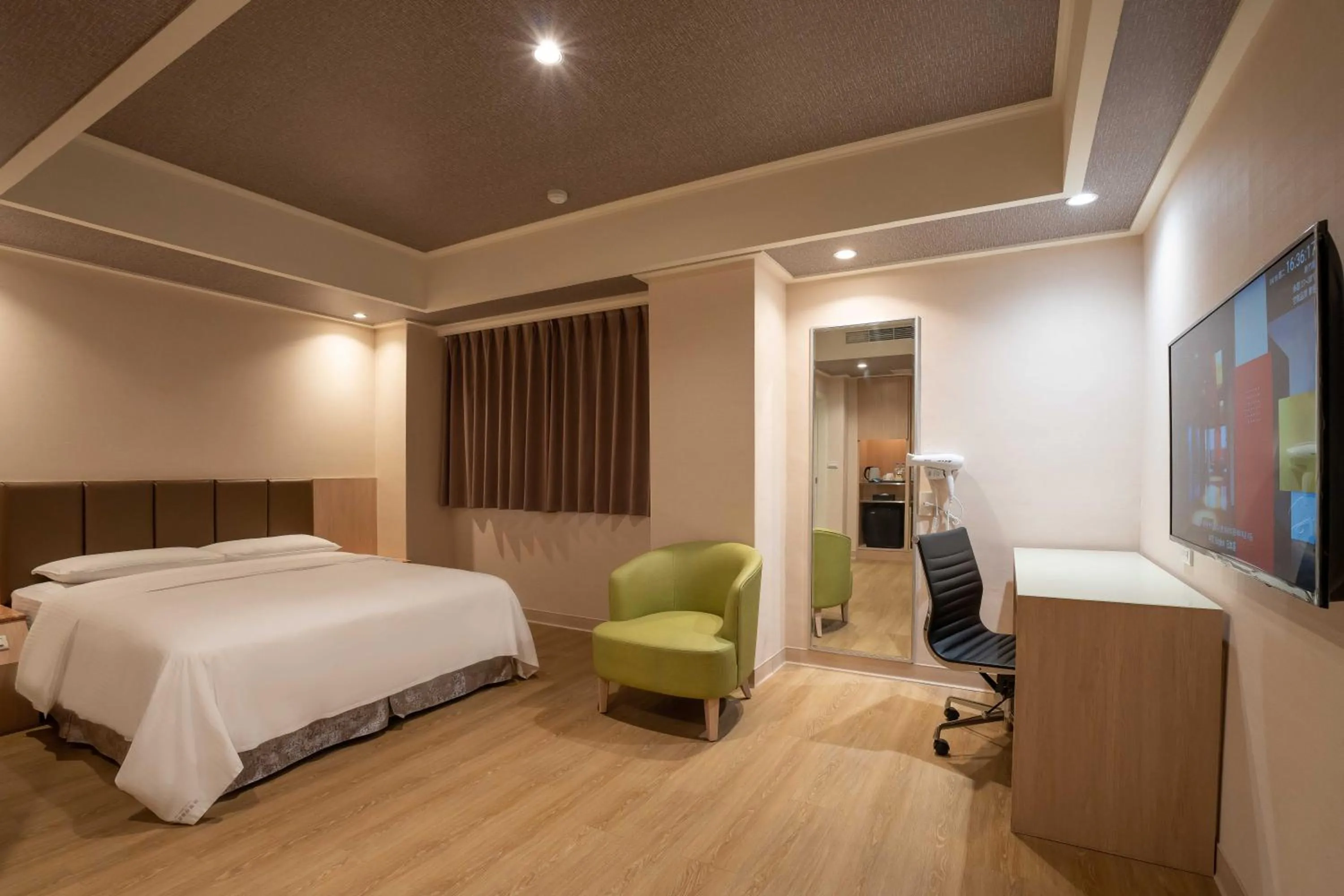 Bed in The Cloud Hotel