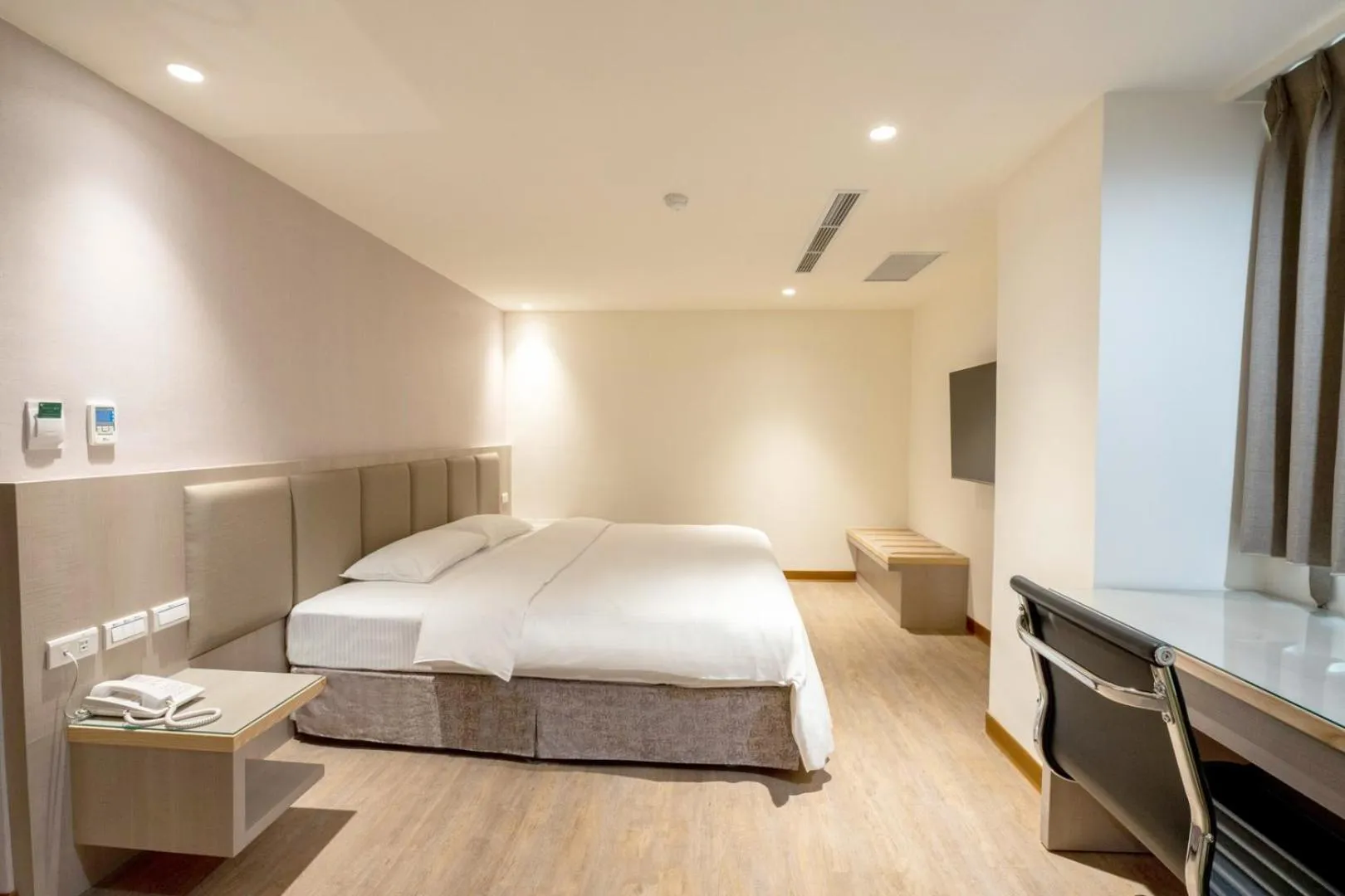 Bed in The Cloud Hotel