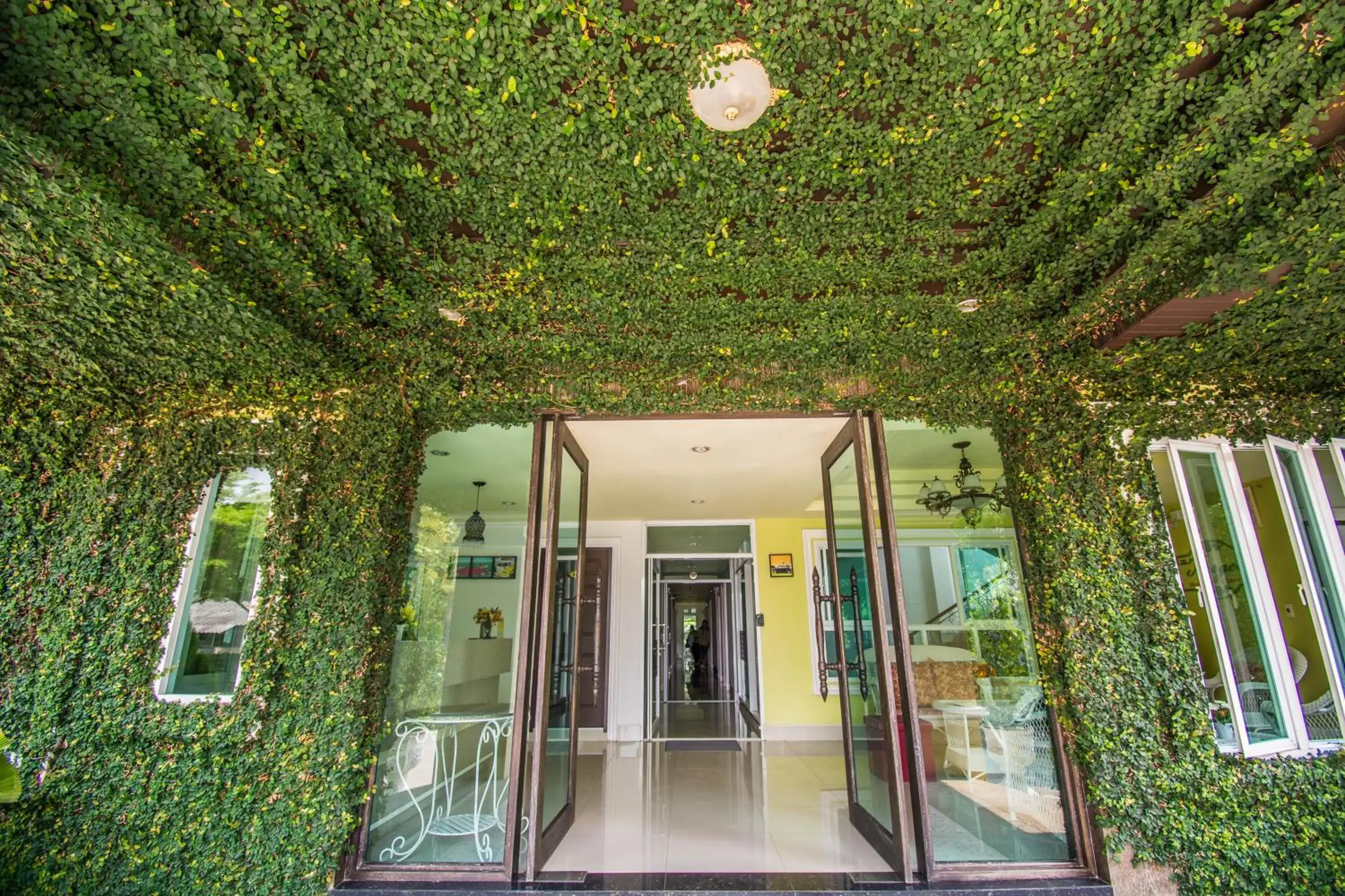 Facade/entrance in The Target Residence Facade/entrance in The Target Residence