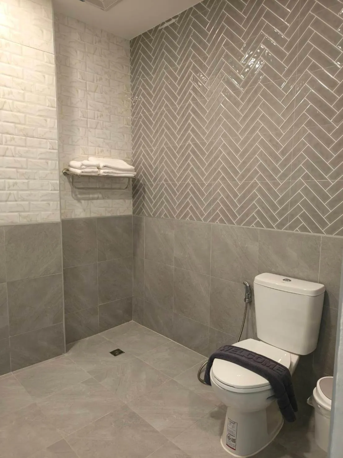 Bathroom in The Target Hotel chaingrai