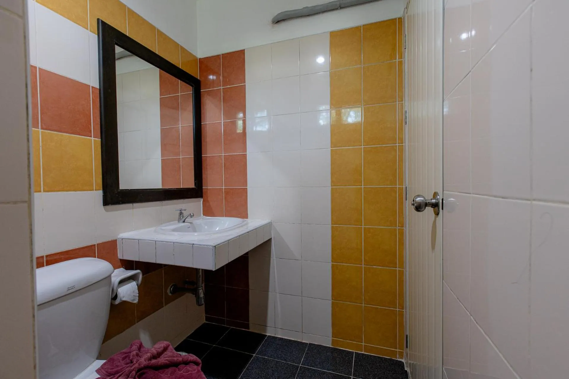 Shower in The Target Hotel chaingrai