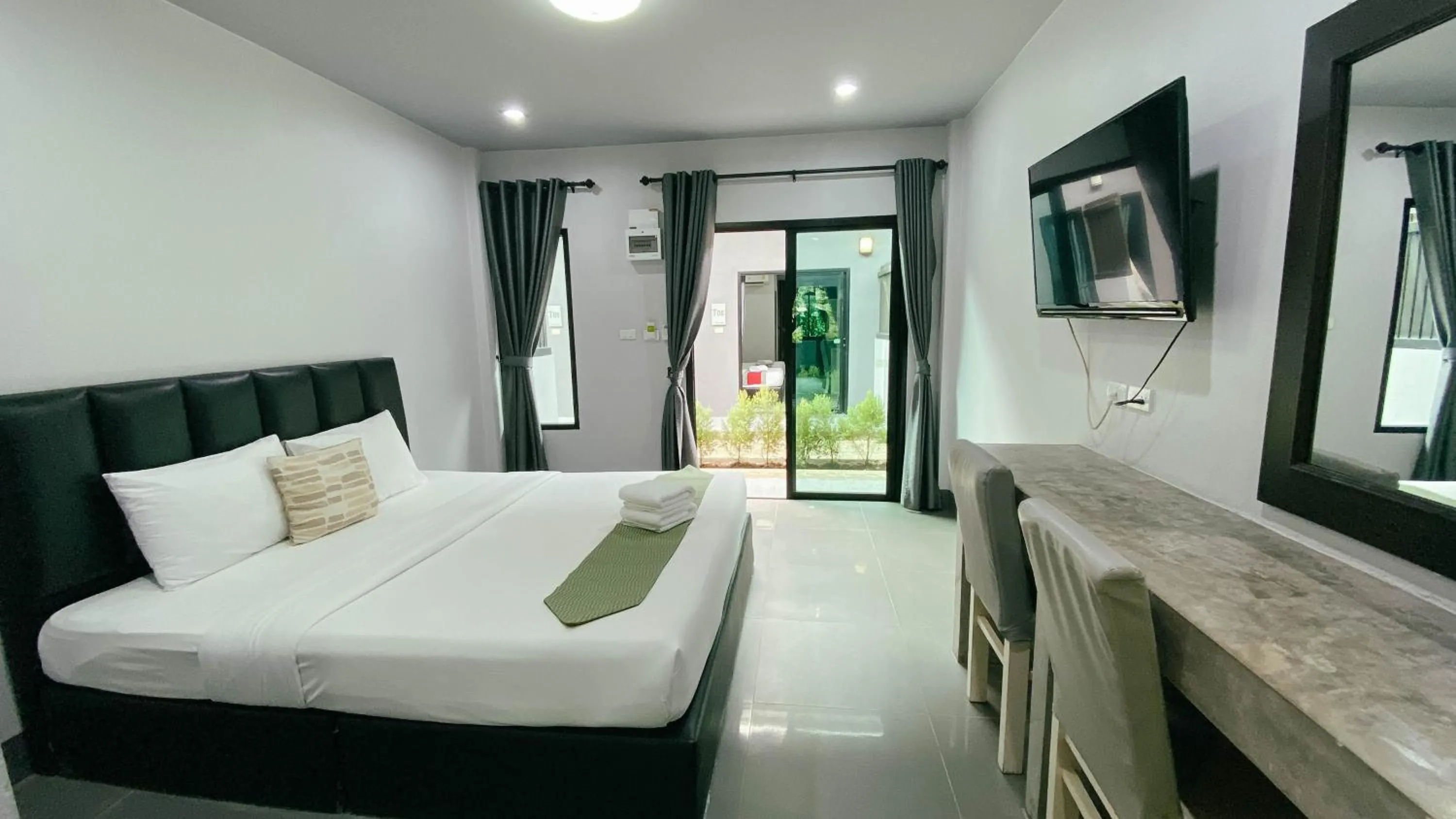 Photo of the whole room, Bed in The Target Hotel chaingrai