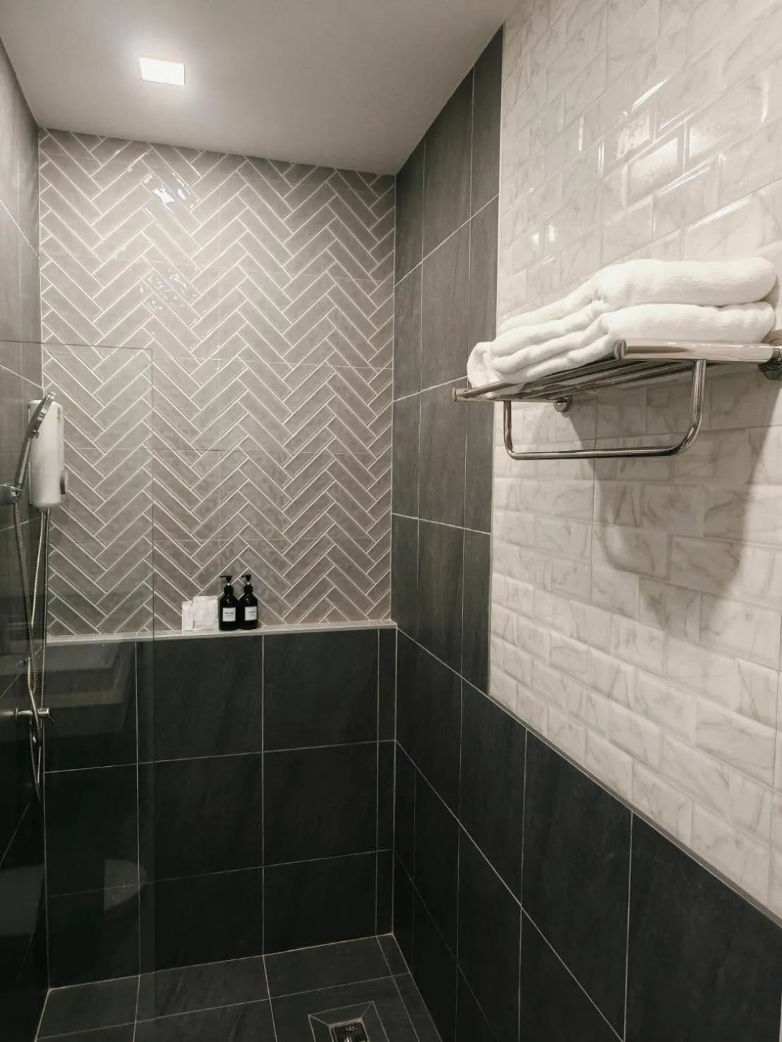 Bathroom in The Target Hotel chaingrai