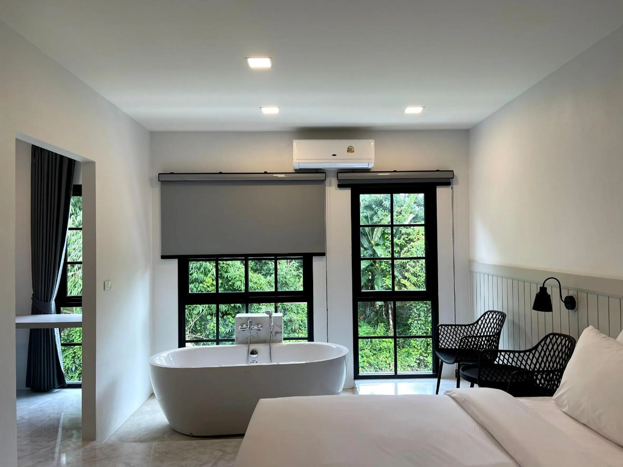 Hot Tub, Bed in The Target Hotel chaingrai