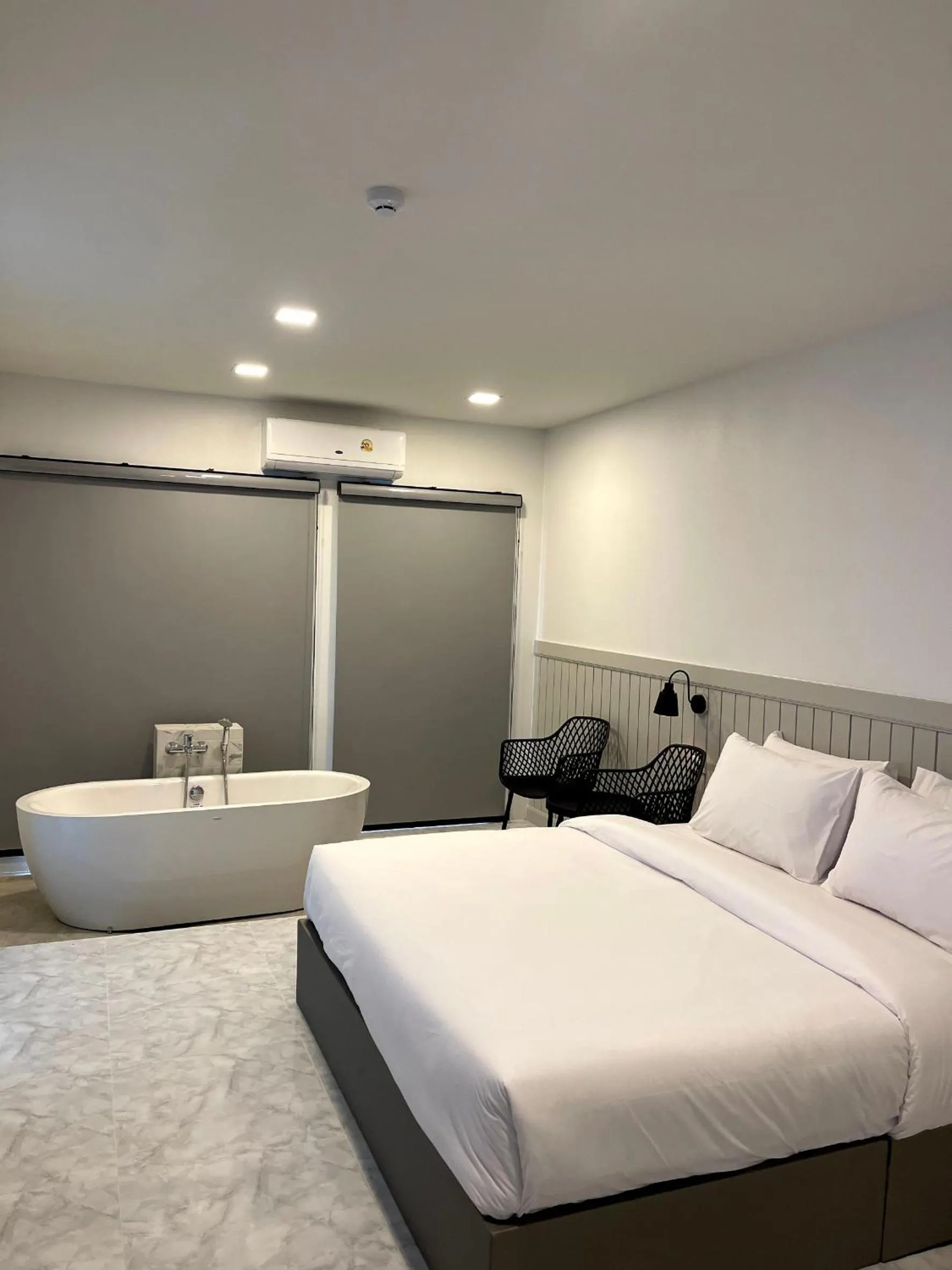 Hot Tub, Bed in The Target Hotel chaingrai