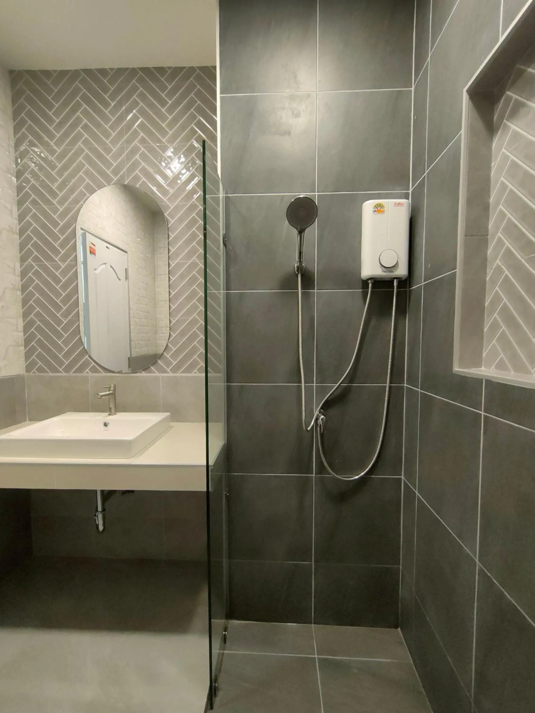 Shower in The Target Hotel chaingrai