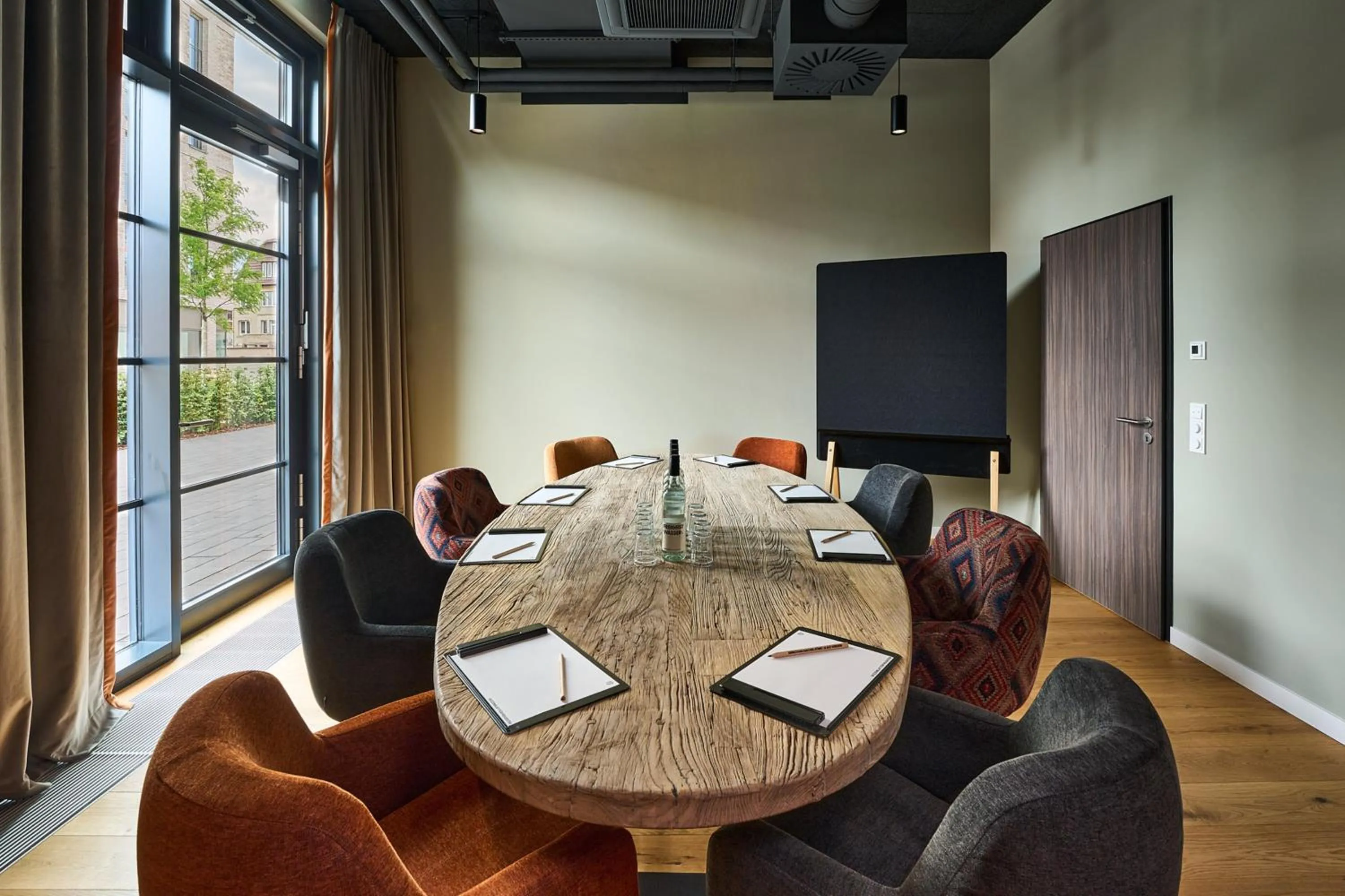Meeting/conference room in FREIgeist Göttingen Nordstadt, A Member of Design Hotels