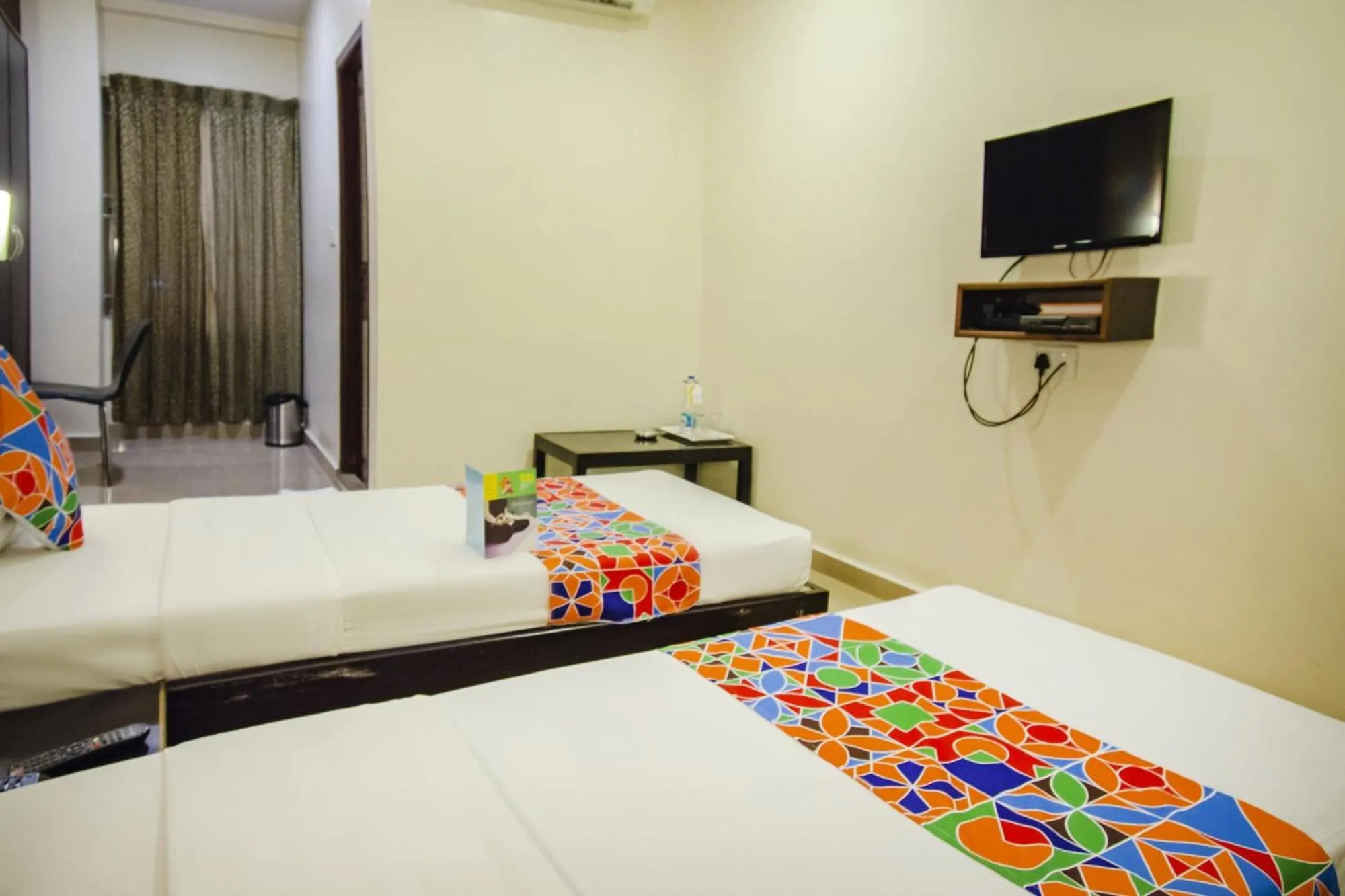 Bedroom, Bed in Hotel Sunshine