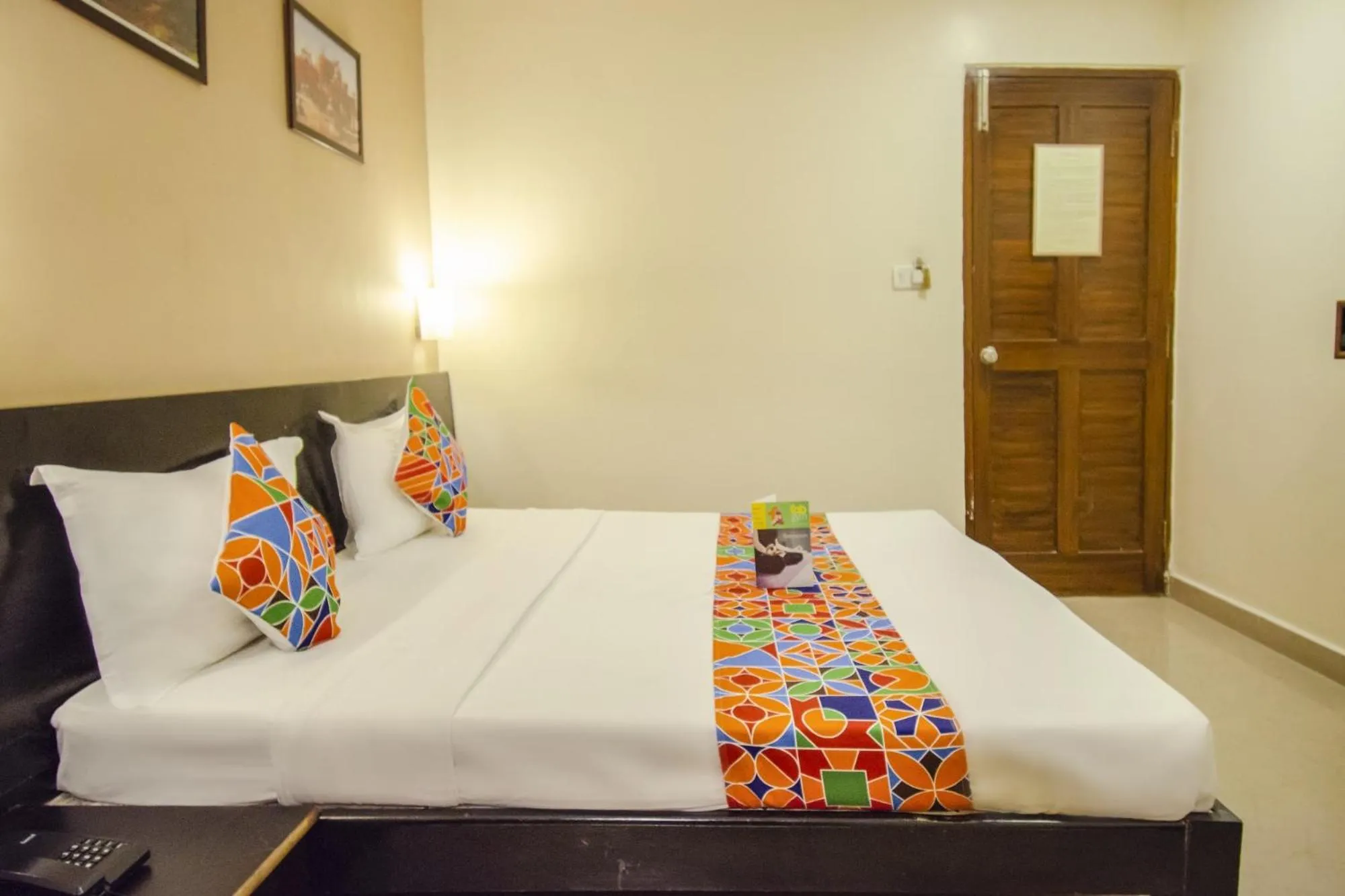 Bedroom, Bed in Hotel Sunshine