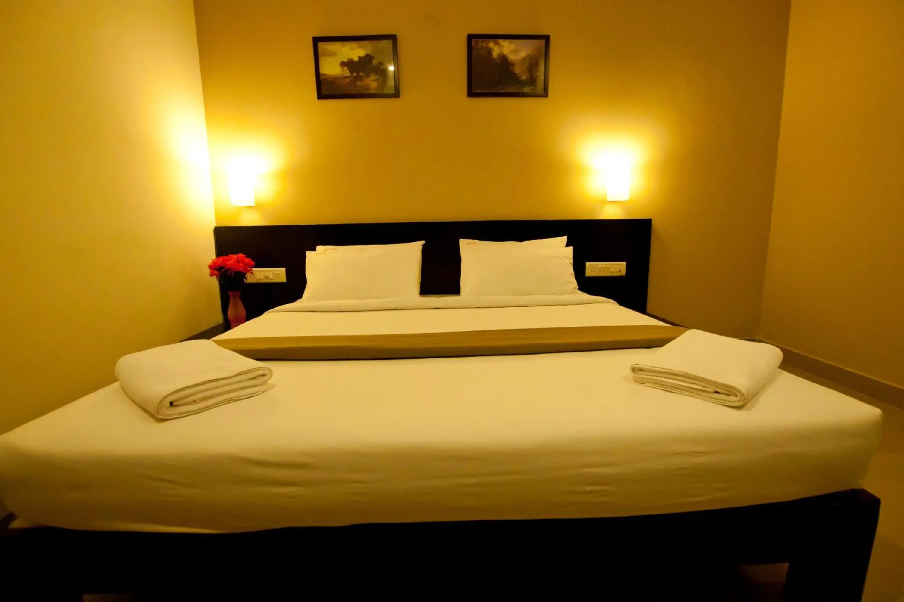 Bedroom, Bed in Hotel Sunshine Bedroom, Bed in Hotel Sunshine