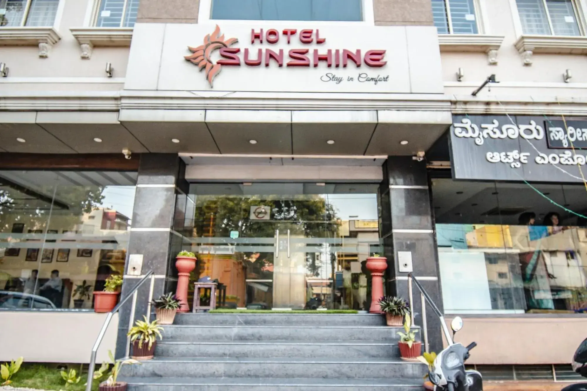 Property building in Hotel Sunshine Property building in Hotel Sunshine