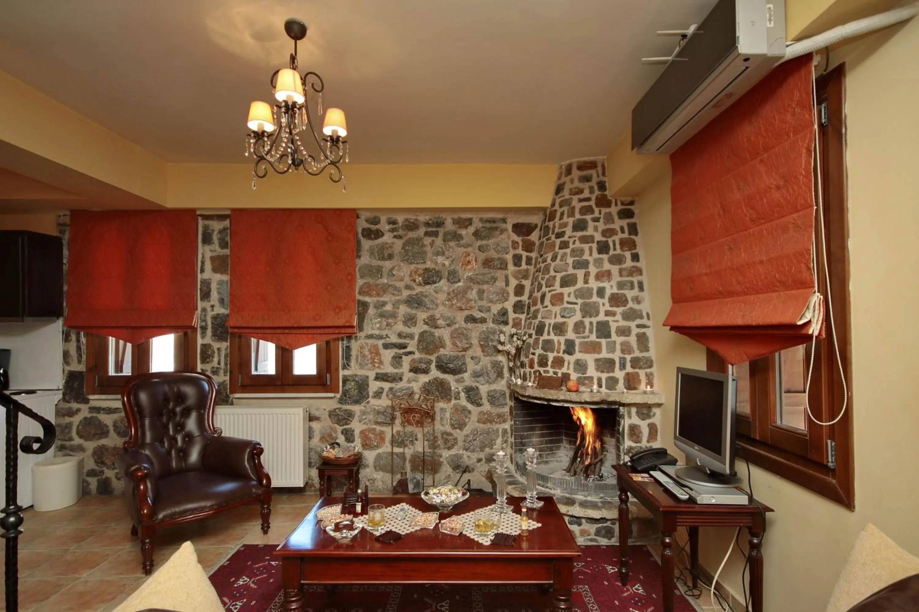 Seating area in Menalia Villas & Suites ΚΤΗΜΑ ΚΟΥΜΠΟΥΡΗ