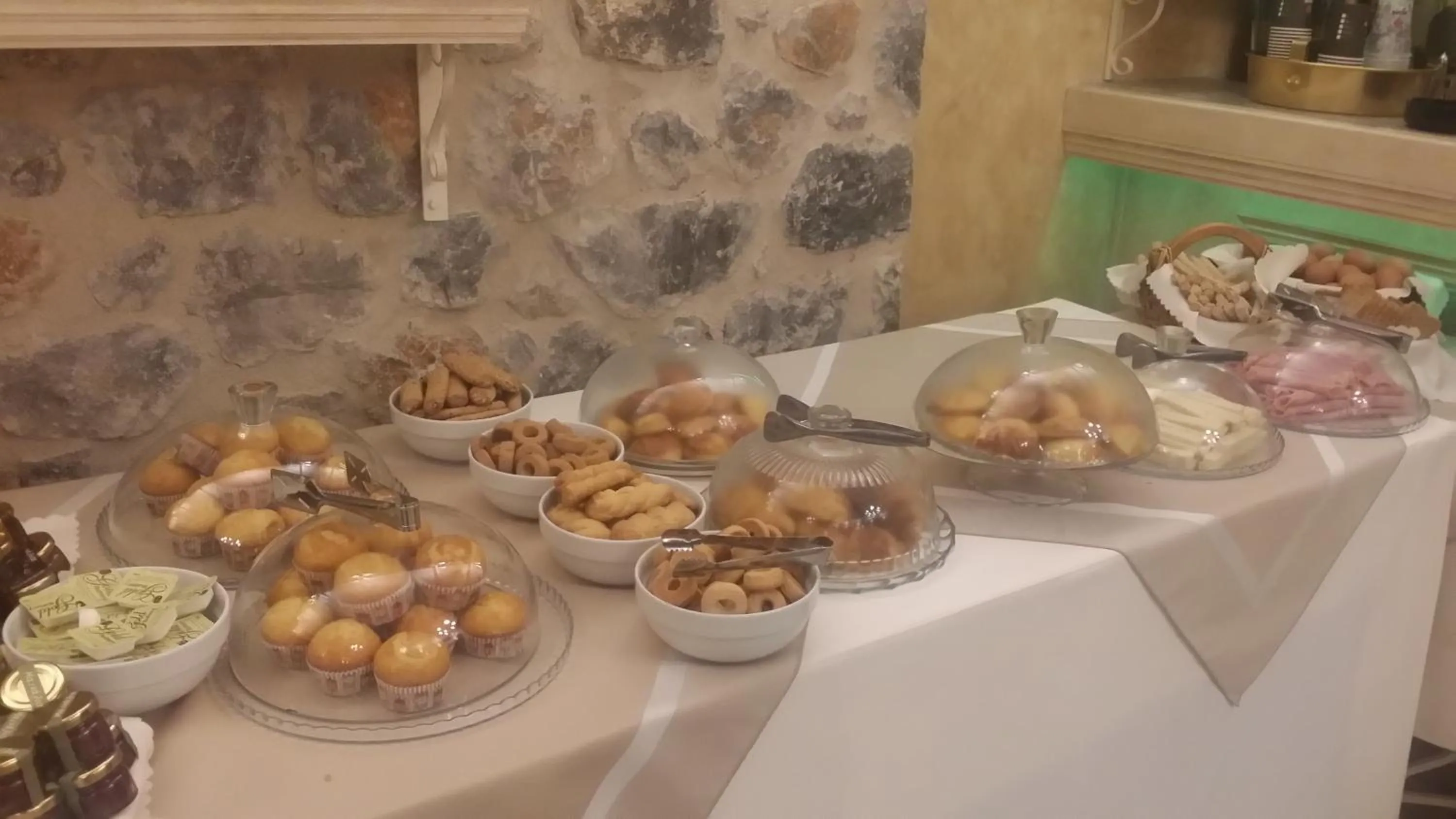 Restaurant/places to eat in Menalia Villas & Suites ΚΤΗΜΑ ΚΟΥΜΠΟΥΡΗ