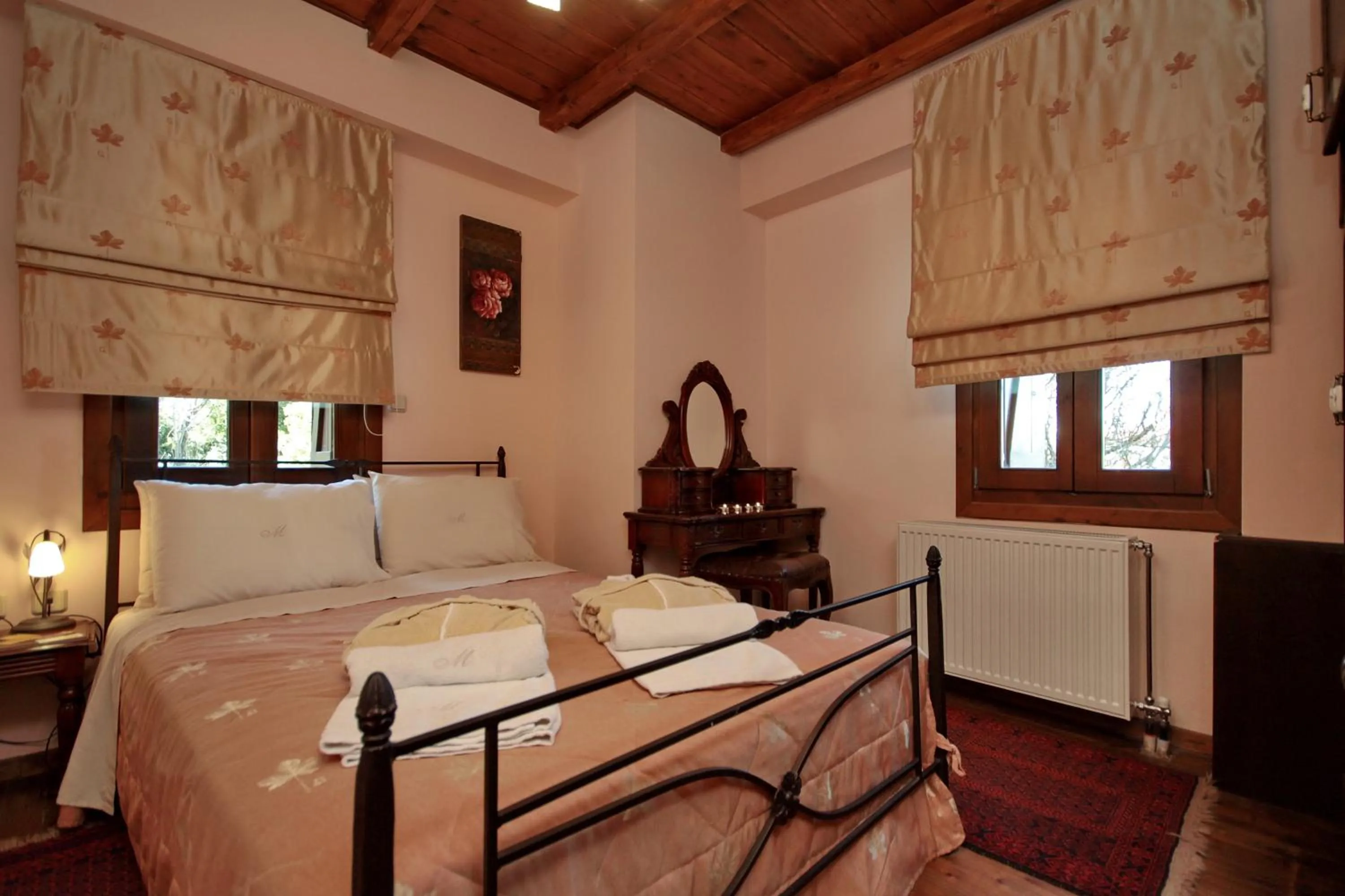 Bed in Menalia Villas & Suites ΚΤΗΜΑ ΚΟΥΜΠΟΥΡΗ