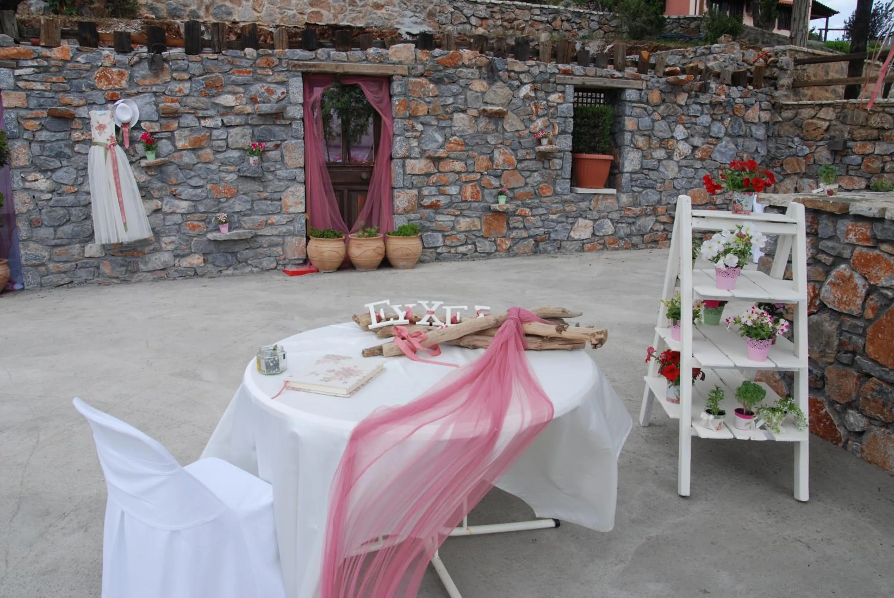 Balcony/Terrace in Menalia Villas & Suites ΚΤΗΜΑ ΚΟΥΜΠΟΥΡΗ