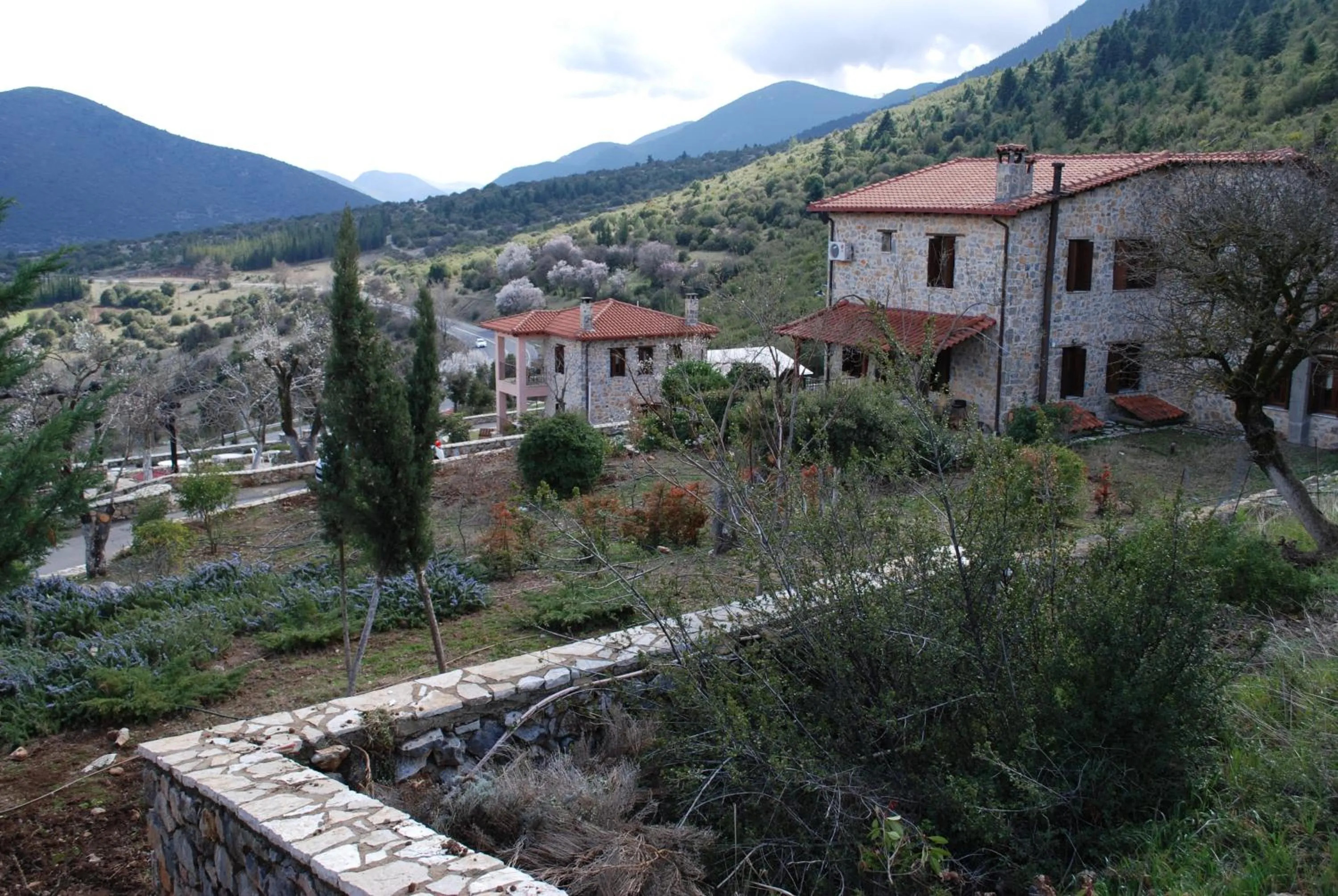 Spring in Menalia Villas & Suites ΚΤΗΜΑ ΚΟΥΜΠΟΥΡΗ