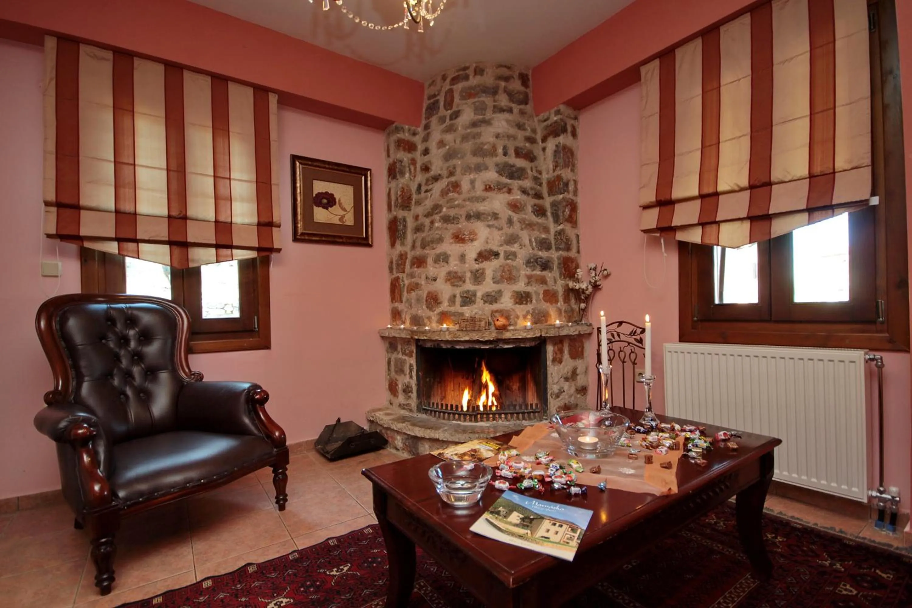 Photo of the whole room in Menalia Villas & Suites ΚΤΗΜΑ ΚΟΥΜΠΟΥΡΗ