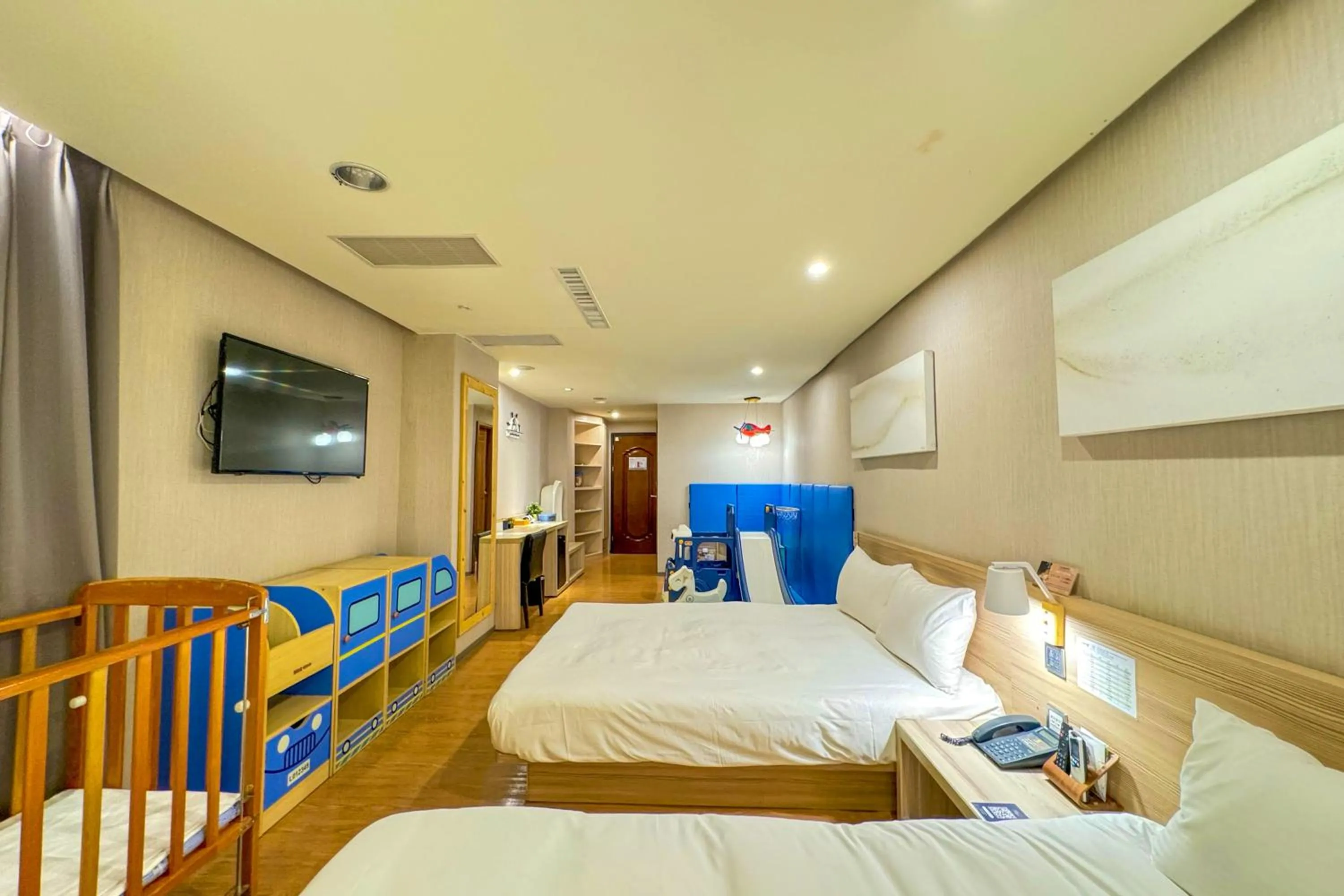 Photo of the whole room, Bed in Smile 73 Hotel