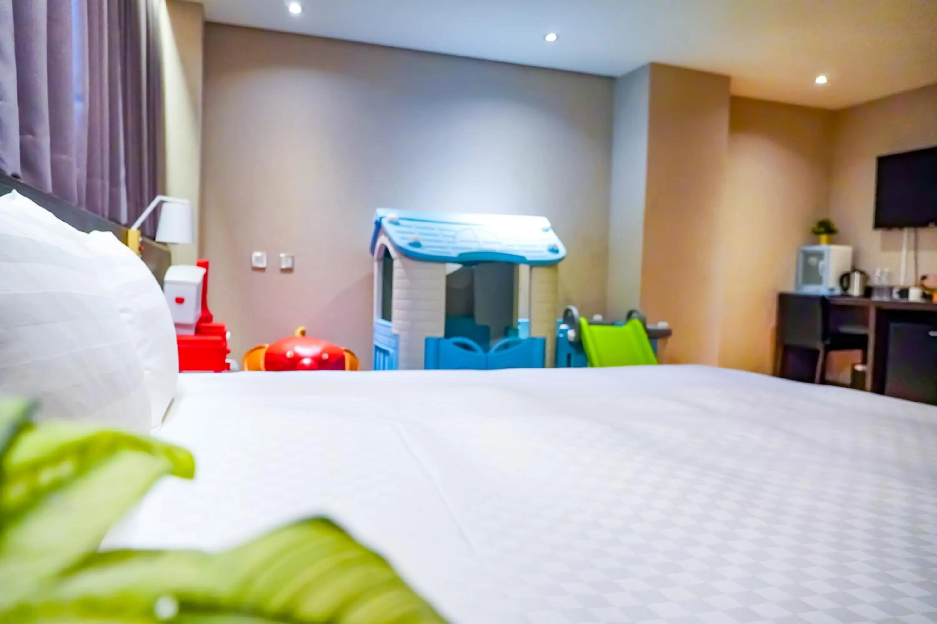 Photo of the whole room, Bed in Smile 73 Hotel