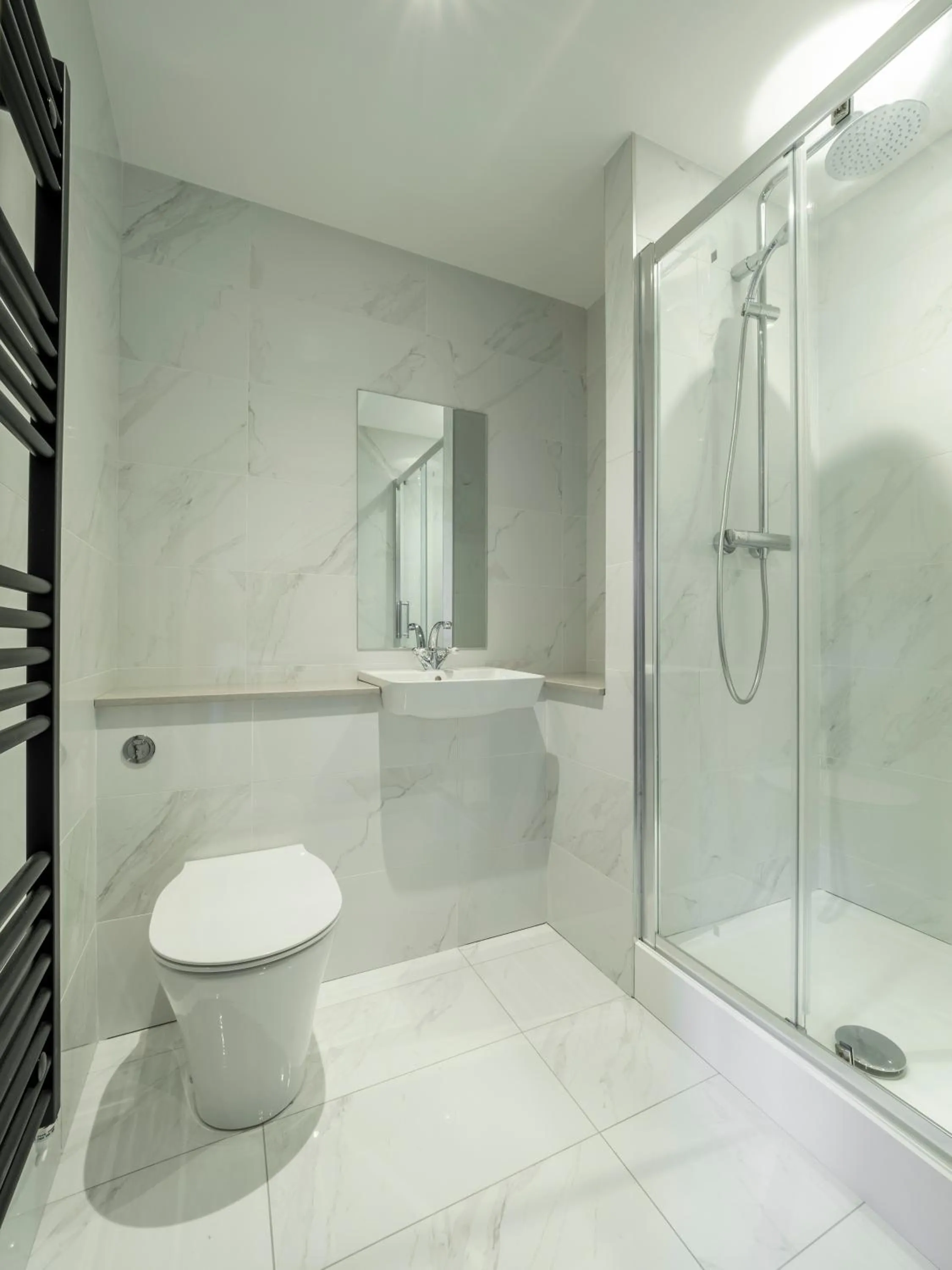 Bathroom in Bowers Mill Aparthotel