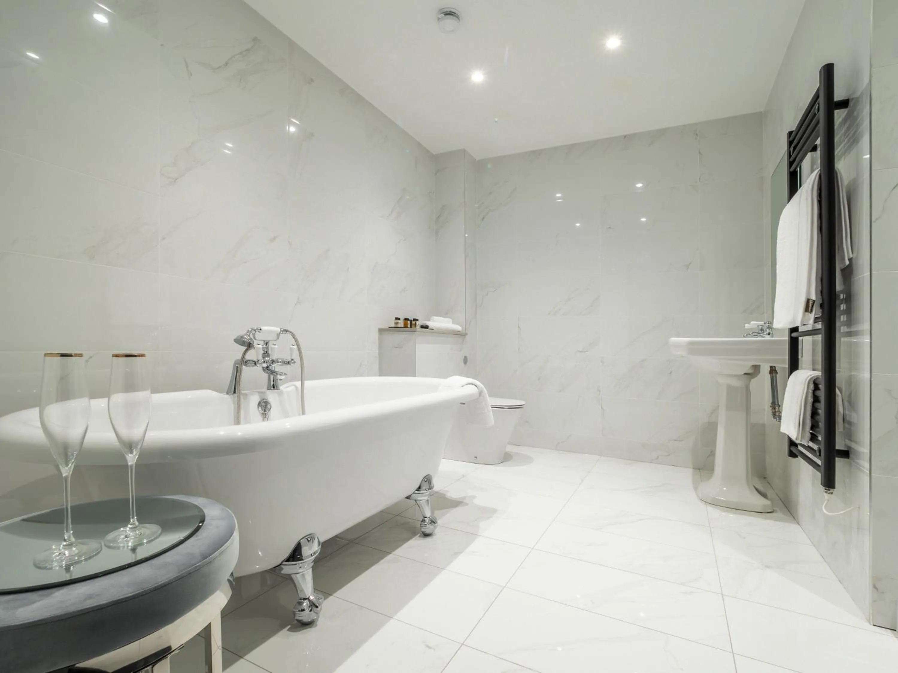 Bathroom in Bowers Mill Aparthotel