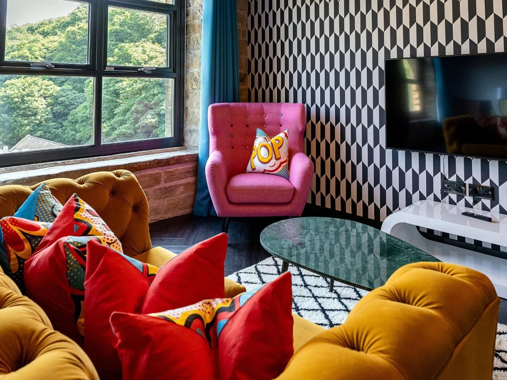 TV and multimedia in Bowers Mill Aparthotel