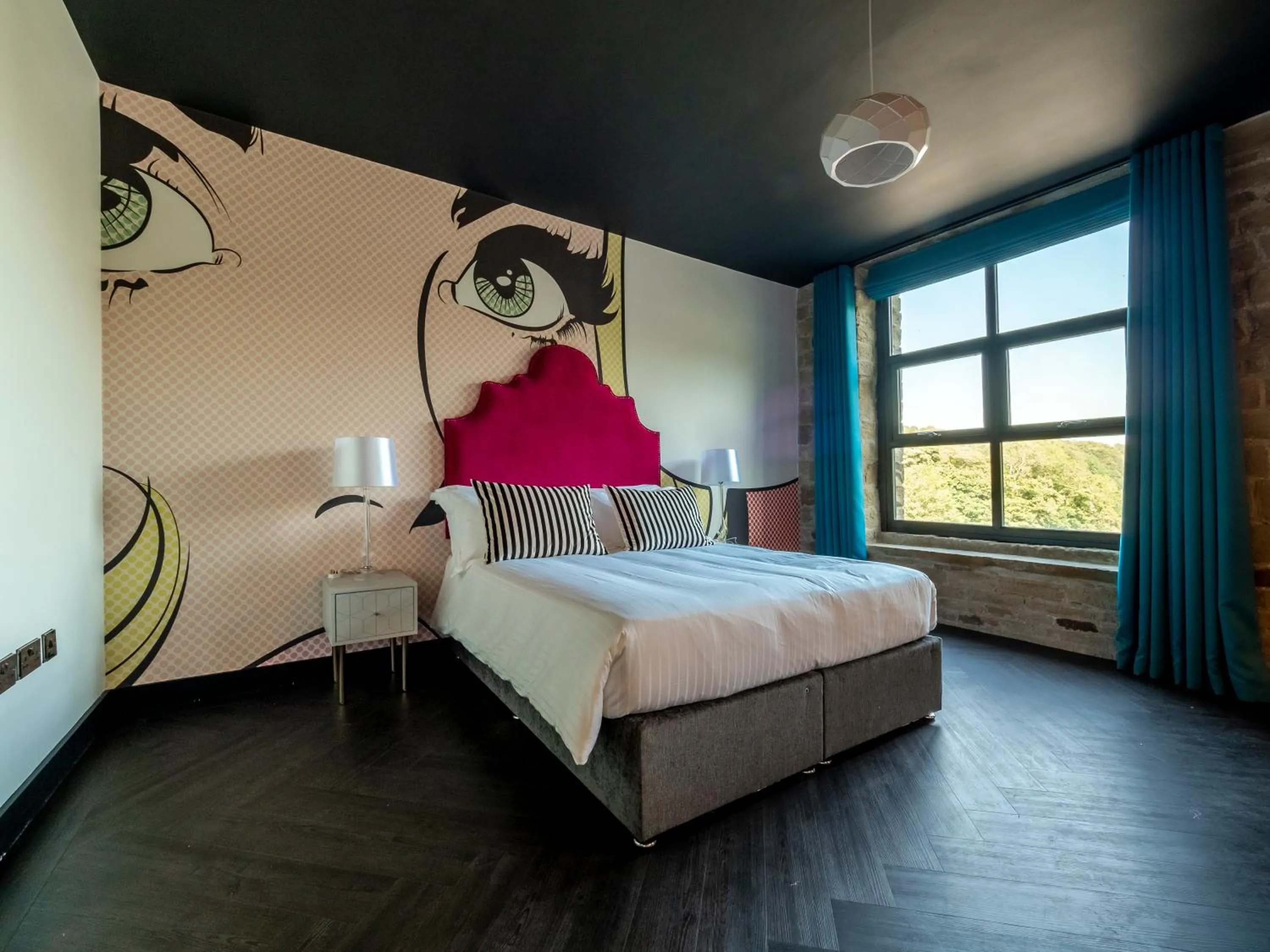 Bed in Bowers Mill Aparthotel