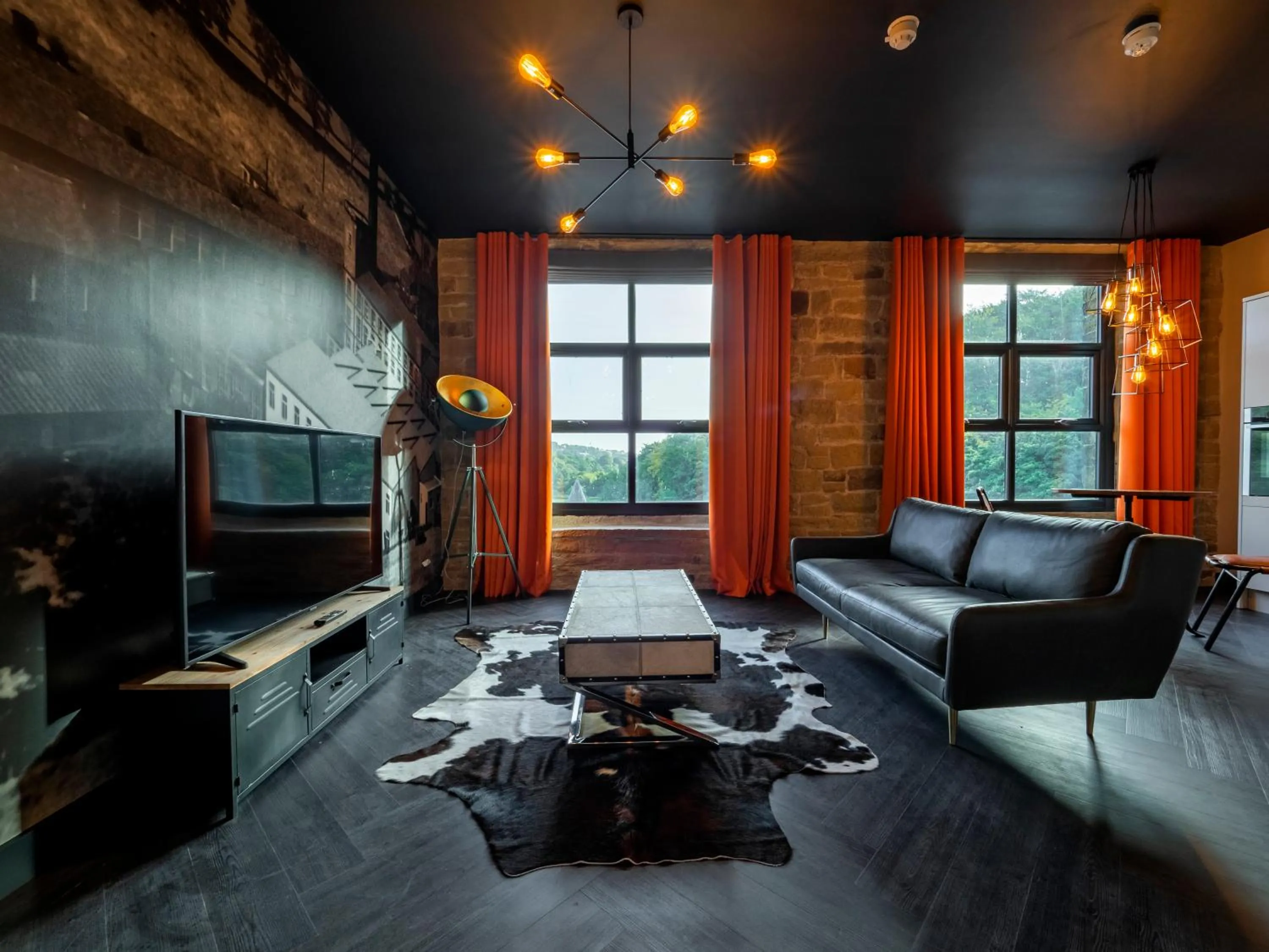 TV and multimedia in Bowers Mill Aparthotel