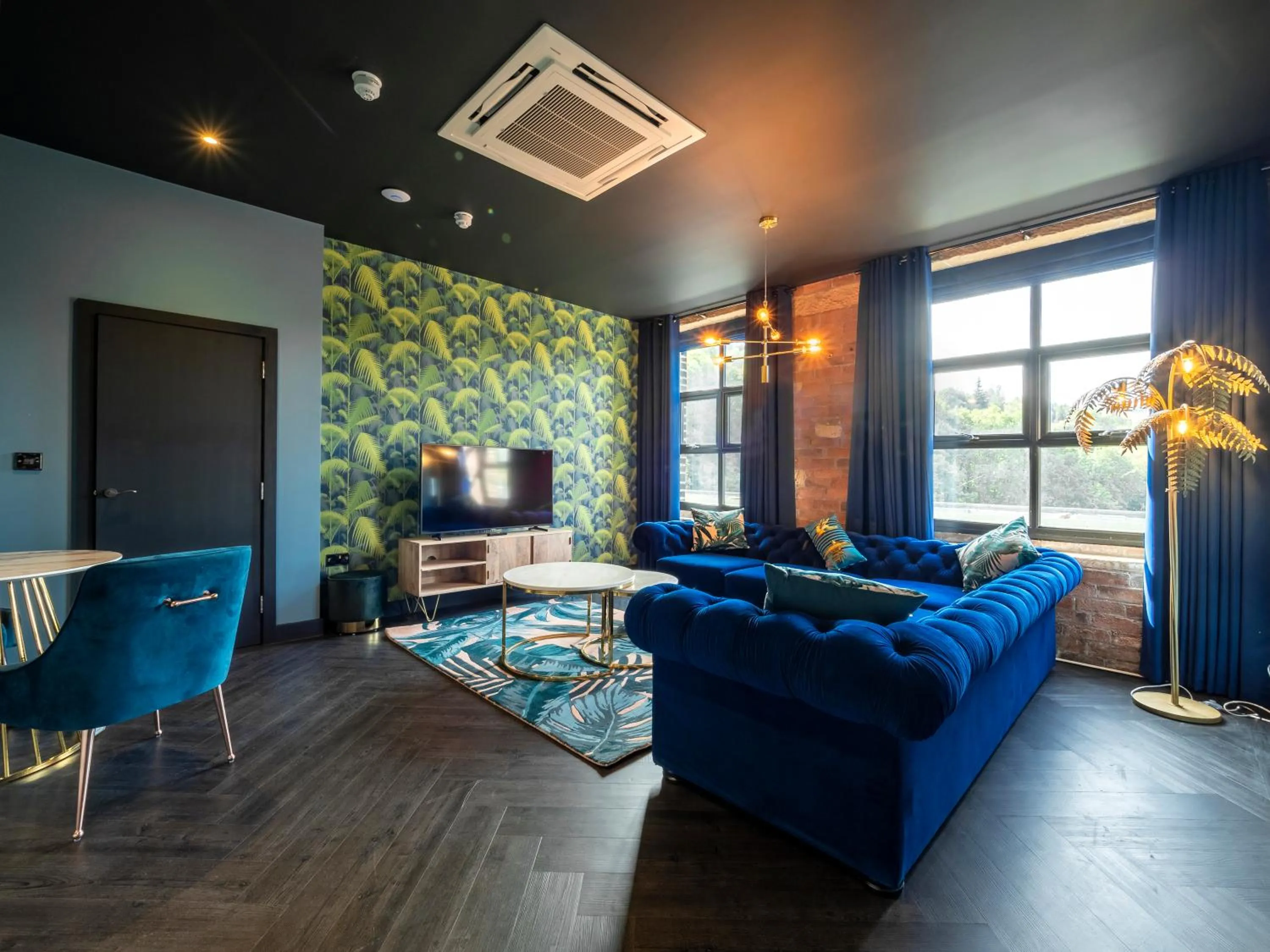 TV and multimedia in Bowers Mill Aparthotel