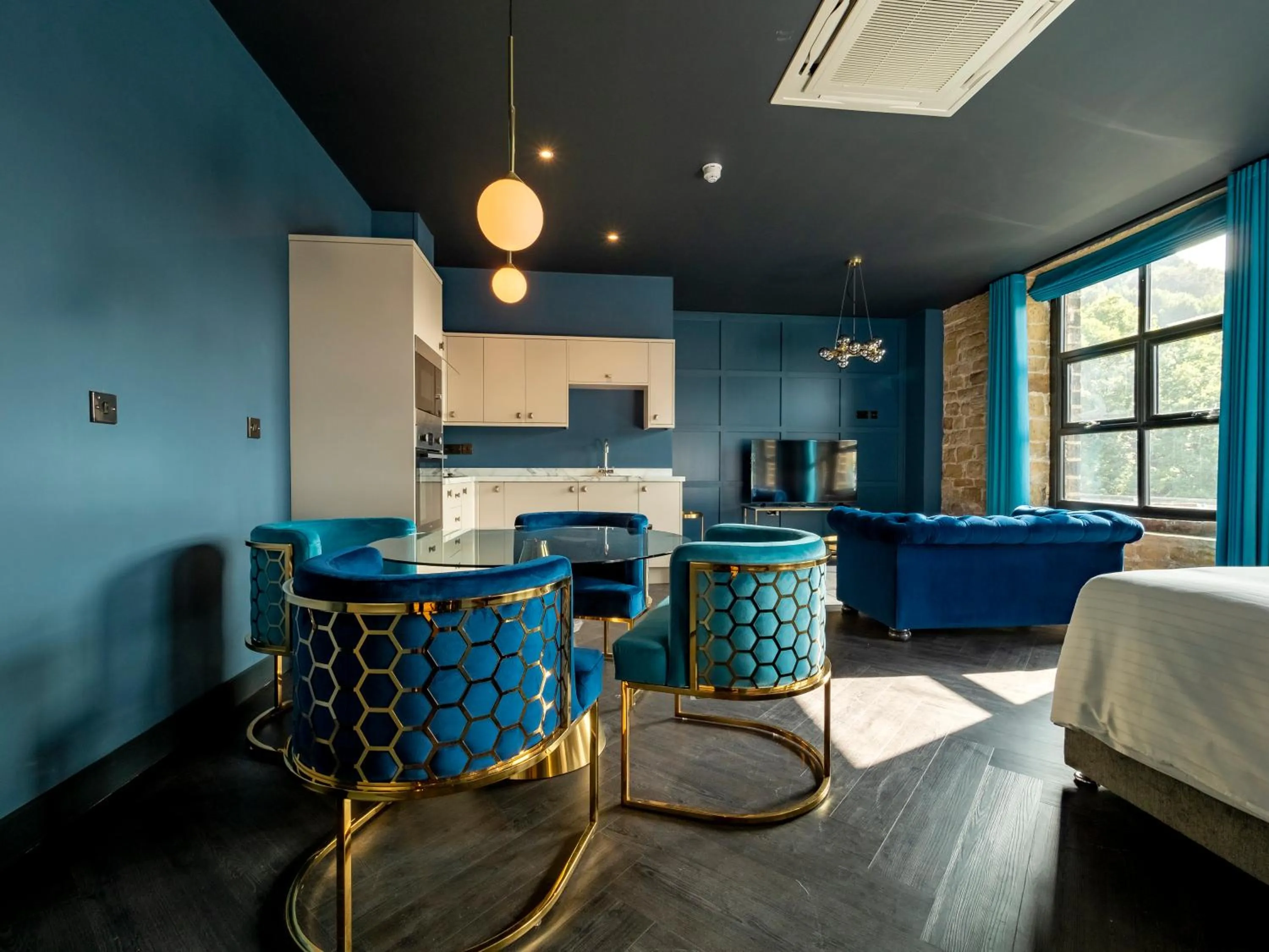 Kitchen or kitchenette in Bowers Mill Aparthotel