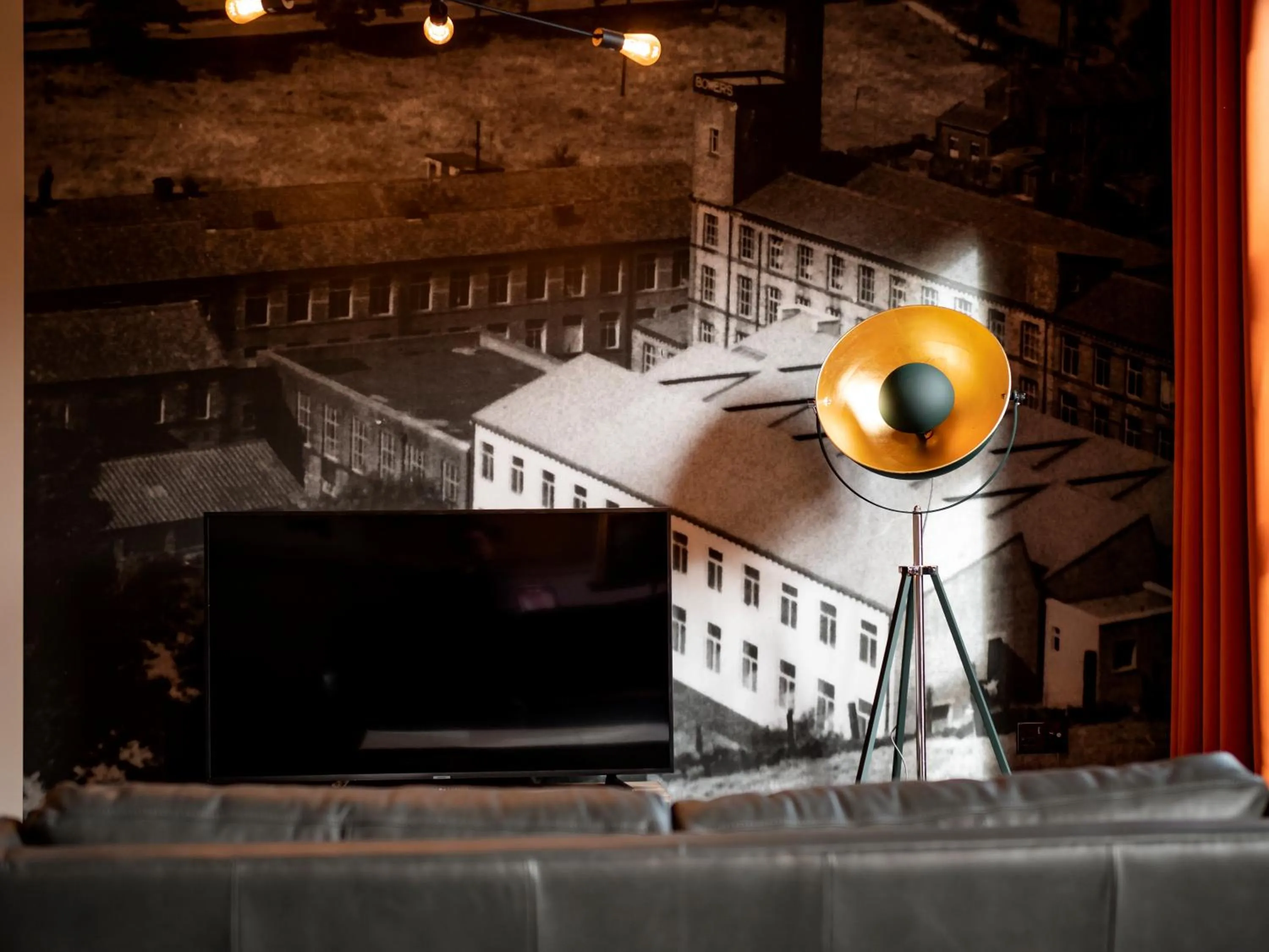 TV and multimedia in Bowers Mill Aparthotel