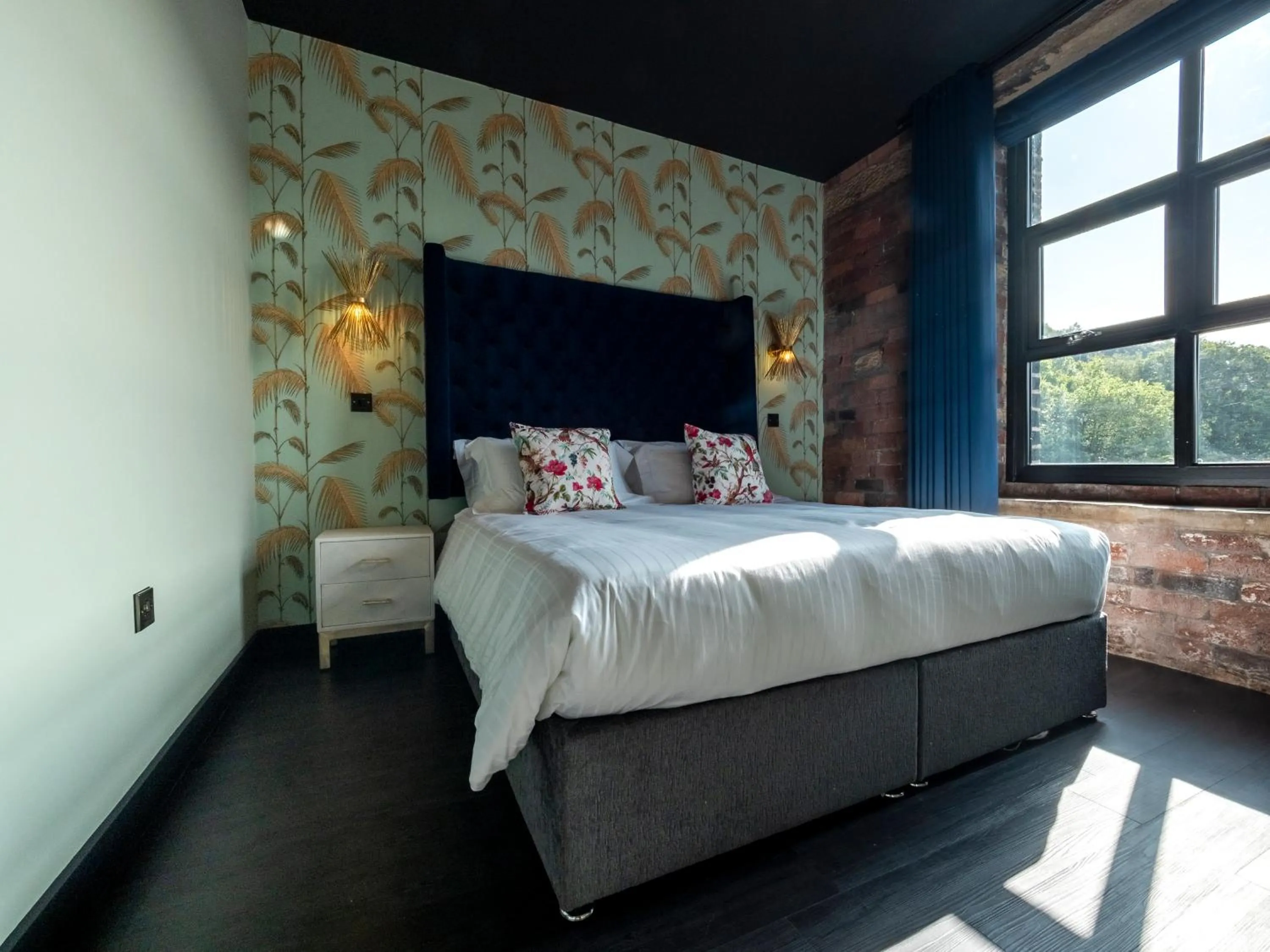 Bed in Bowers Mill Aparthotel