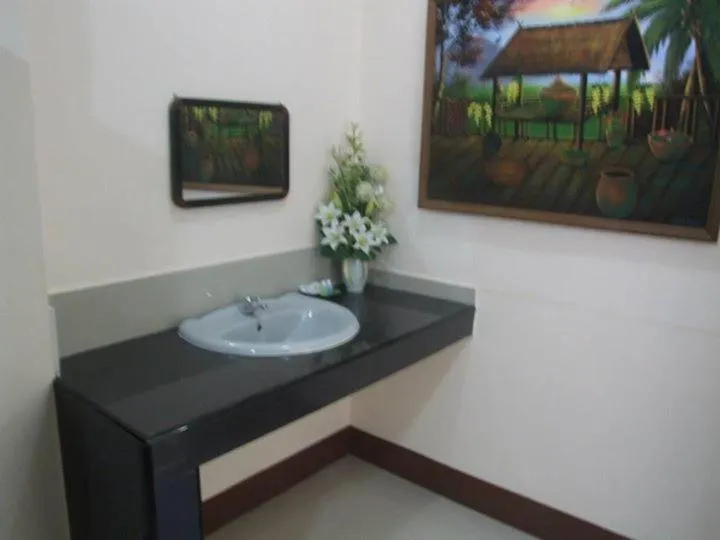 Toilet in Jansupar Court